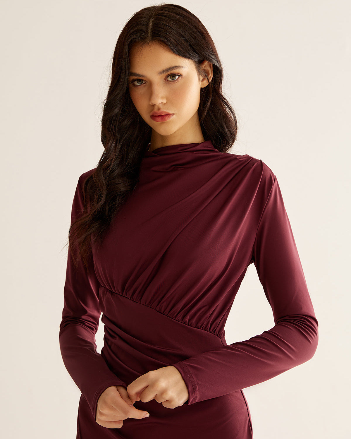 Zarif Pileli Yırtmaçlı Elbise