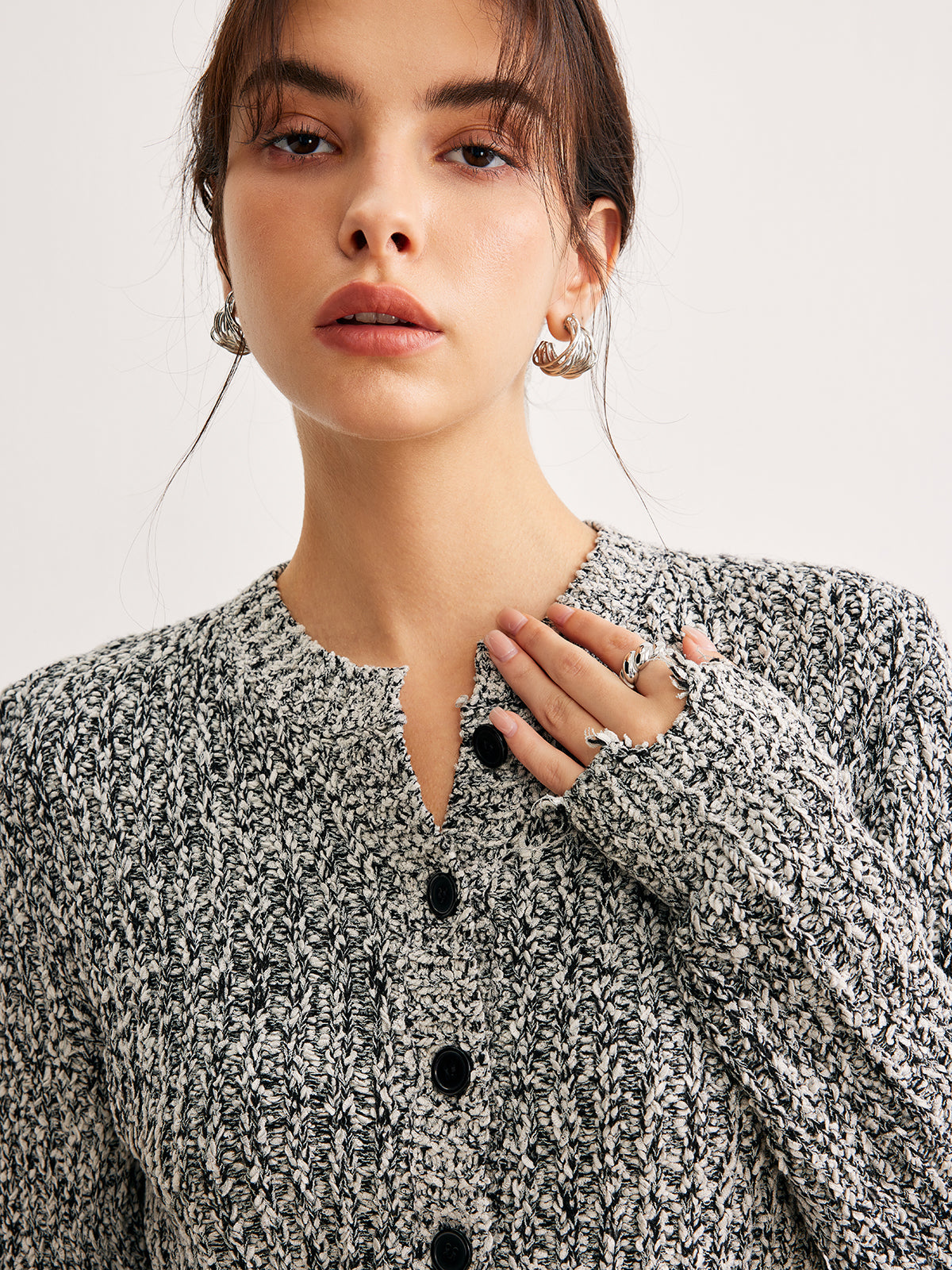 Püsküllü Paça Düğmeli Dar Triko Üst