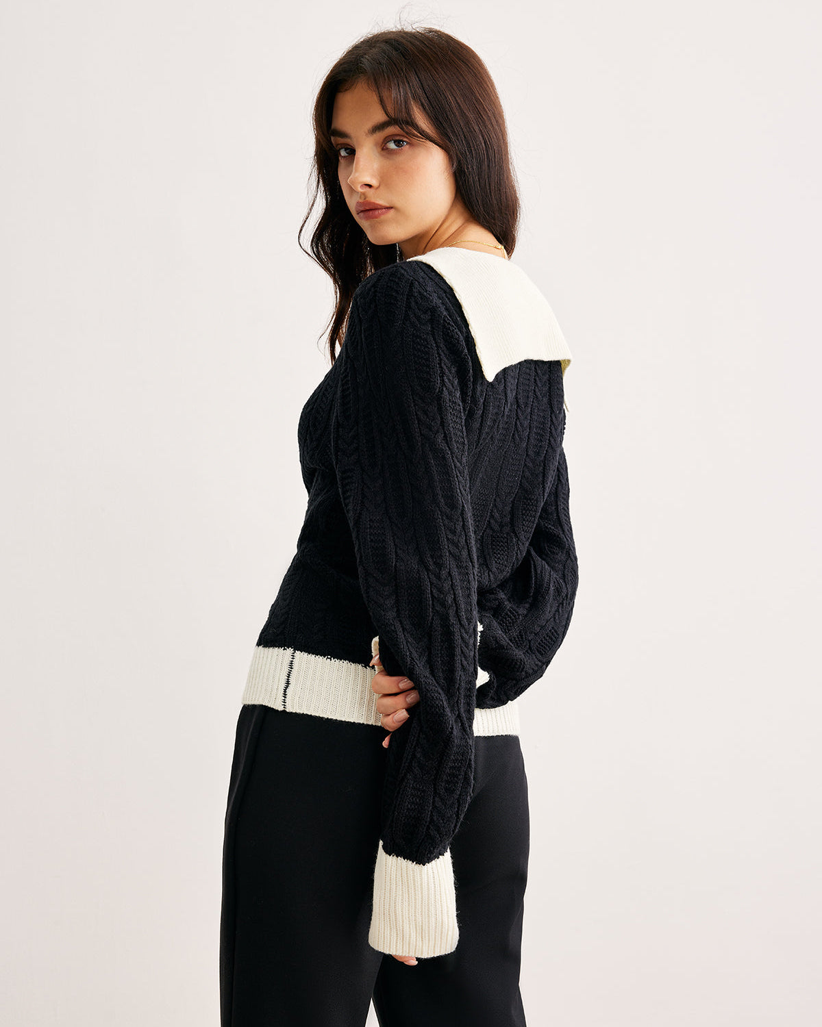 Renk Bloklu V Yaka Burgu Desenli Kazak