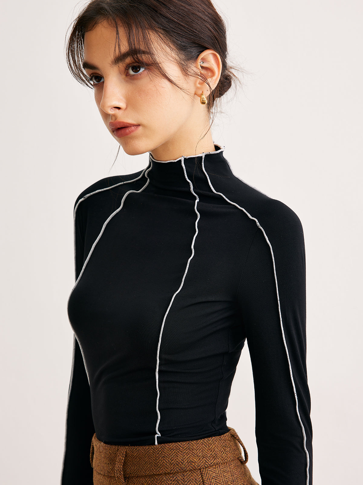 Büzgülü Kontrast Biyeli Dar Kesim Bluz