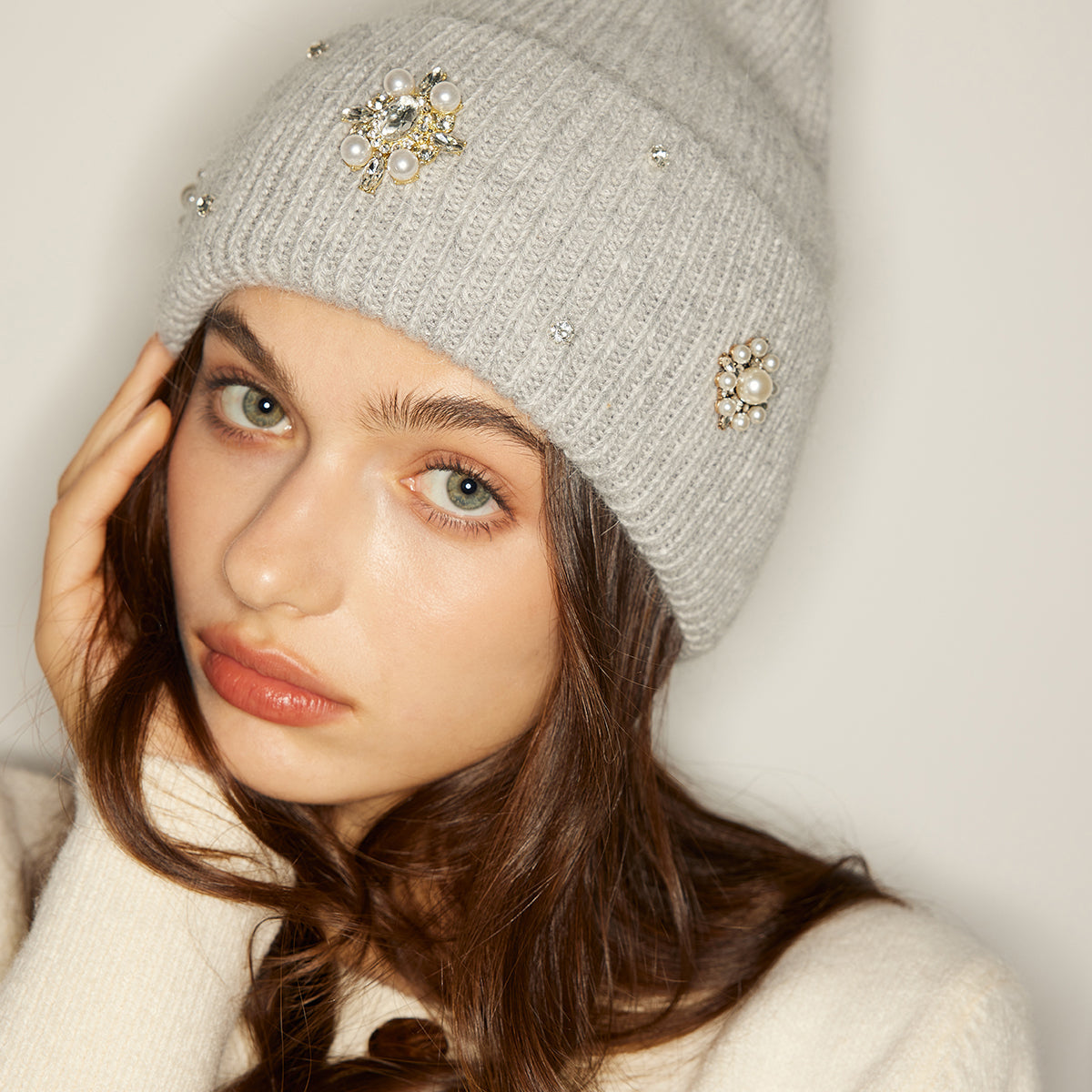 Taş İşlemeli Tavşan Kürkü Bere