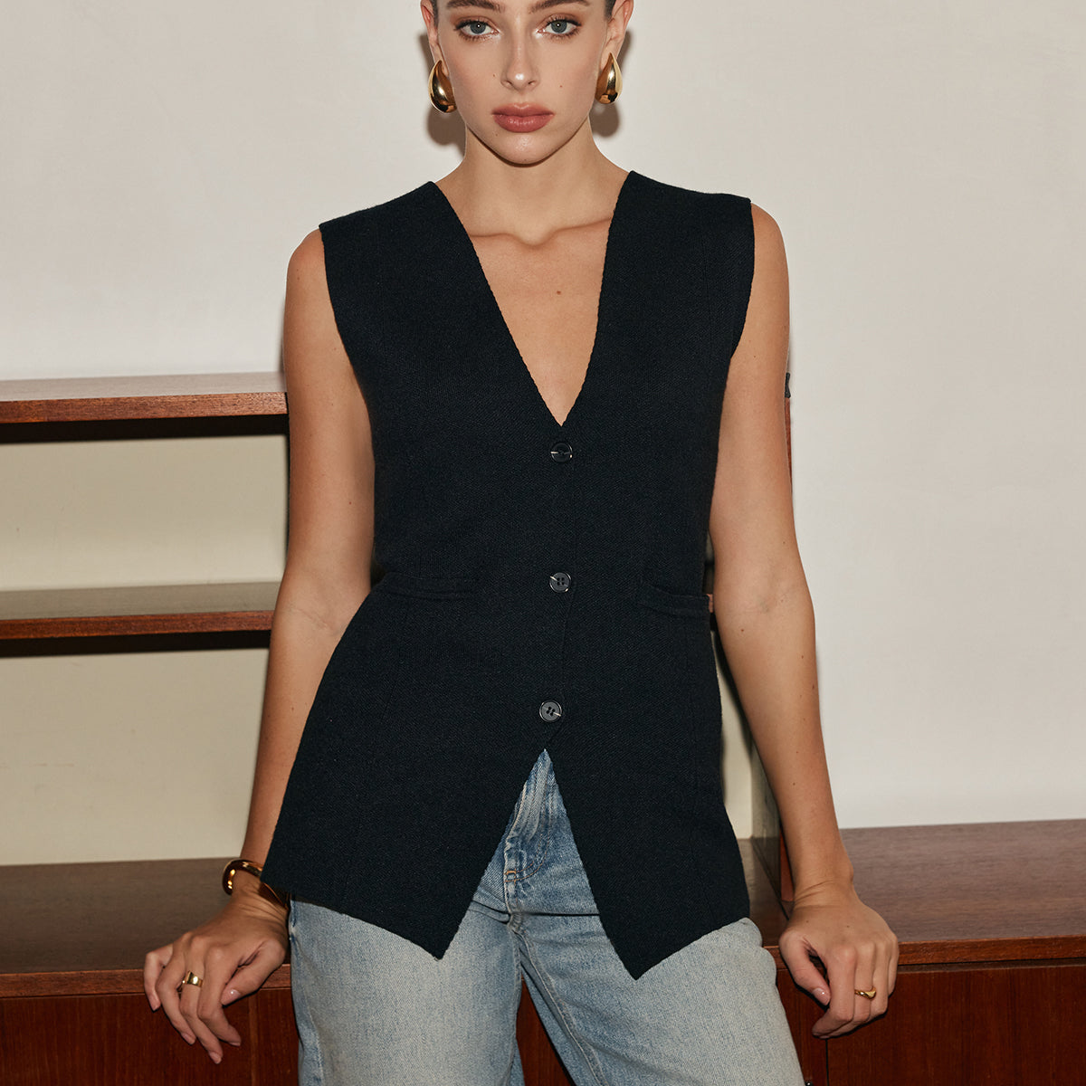 Düğmeli Dar Kesim Triko Yelek