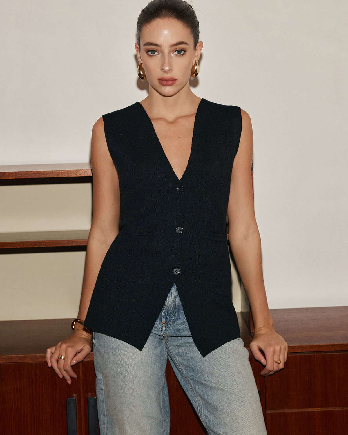 Düğmeli Dar Kesim Triko Yelek