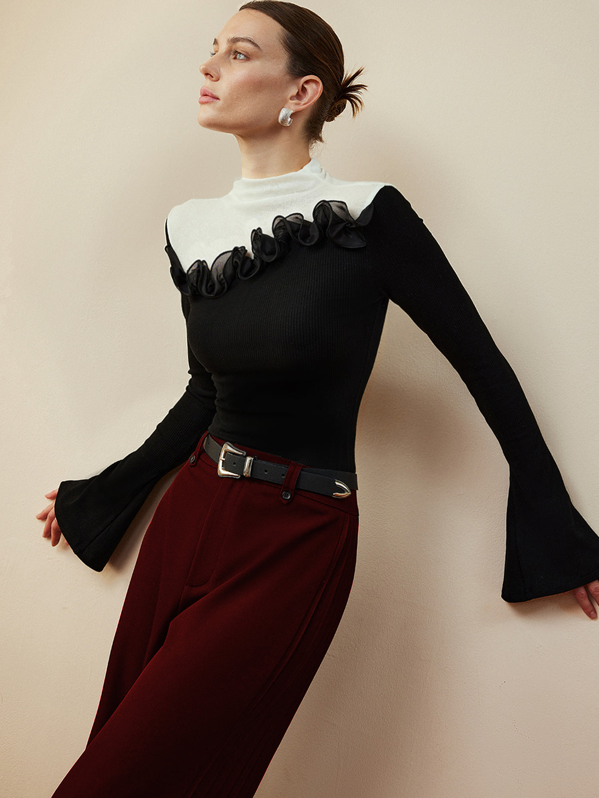 Romantik Dik Yaka Fırfırlı Bluz