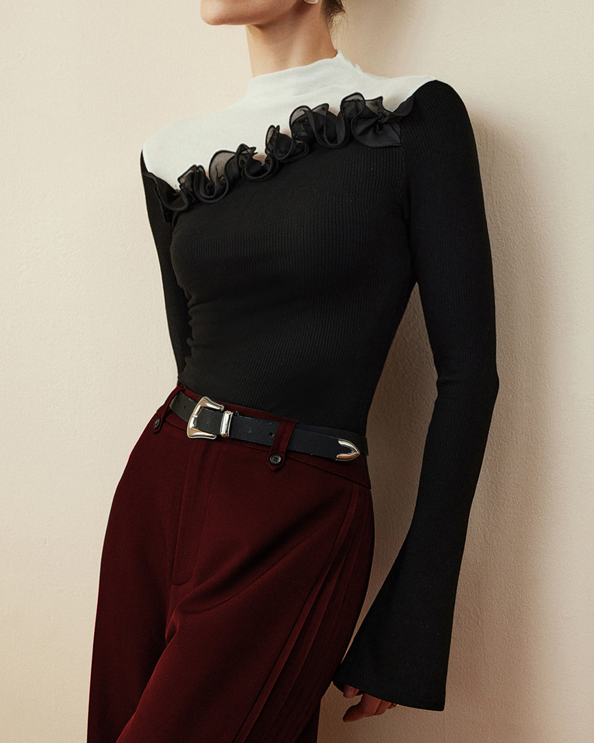 Romantik Dik Yaka Fırfırlı Bluz