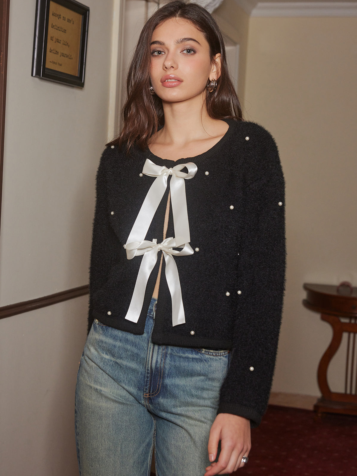 Boncuk İşlemeli Fiyonk Detaylı Triko Üst Kazak