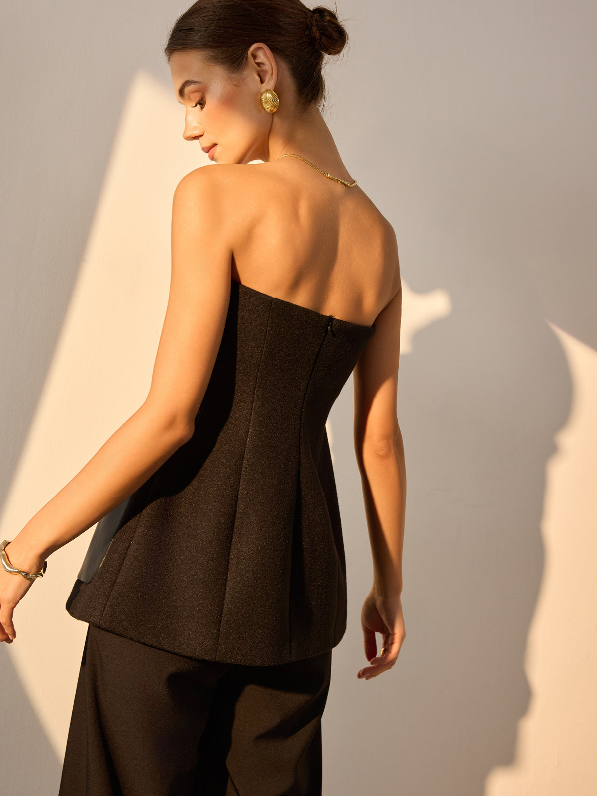 Metal Düğmeli Cepli Yırtmaçlı Straplez Bluz