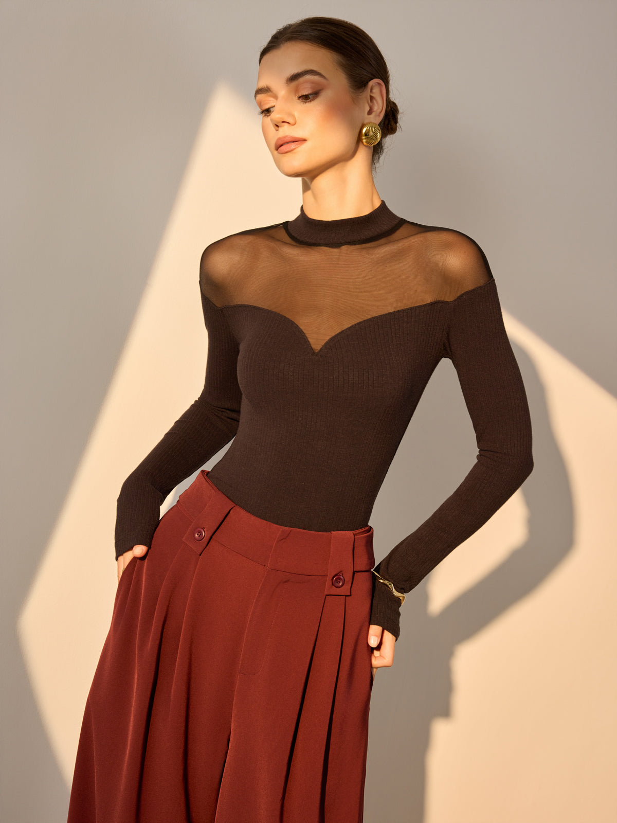 Şeffaf Tül Detaylı Kalp Yaka Slim Fit Üst