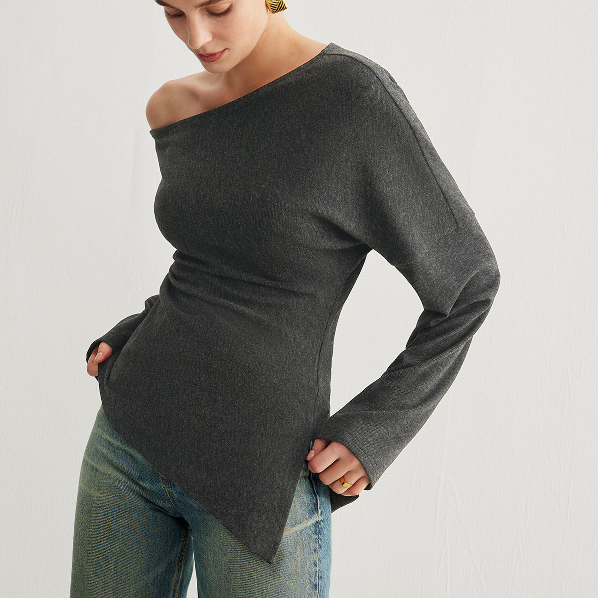 Asimetrik Yaka Yırtmaç Detaylı Büzgülü Bluz