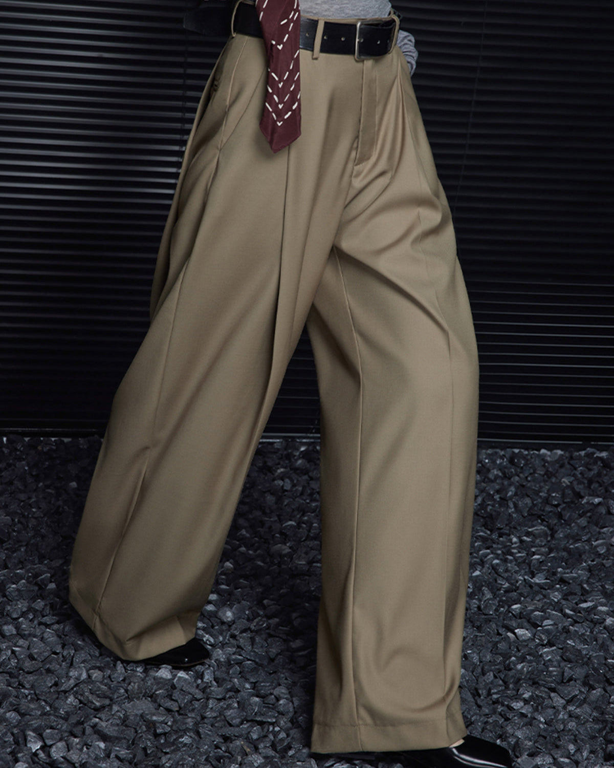 Kemer Detaysız Pileli Drapeli Pantolon