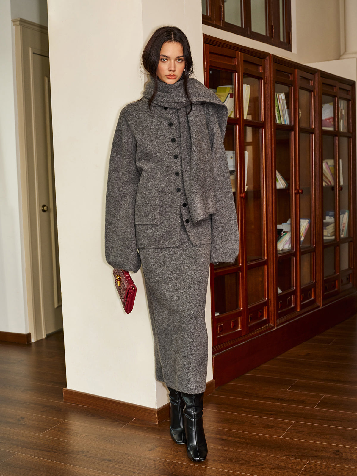 Düz Düğmeli Triko Etek Takımı