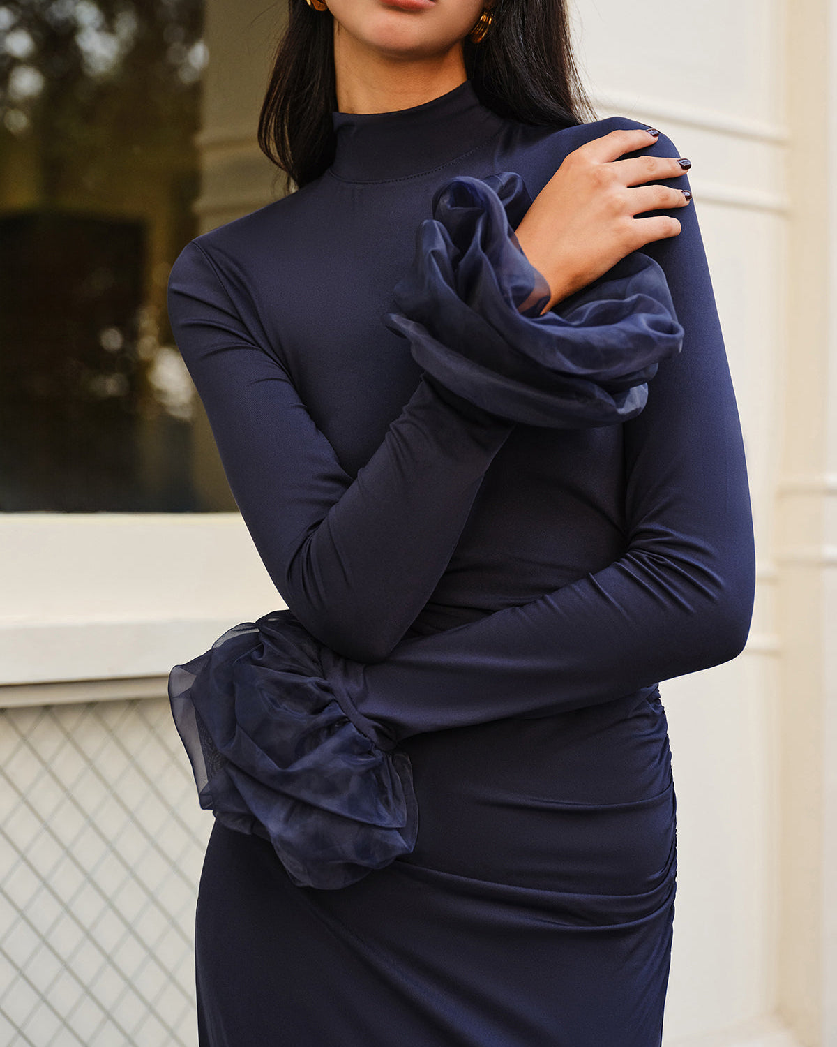 Zarif Fırfırlı Yırtmaçlı Jarse Uzun Elbise