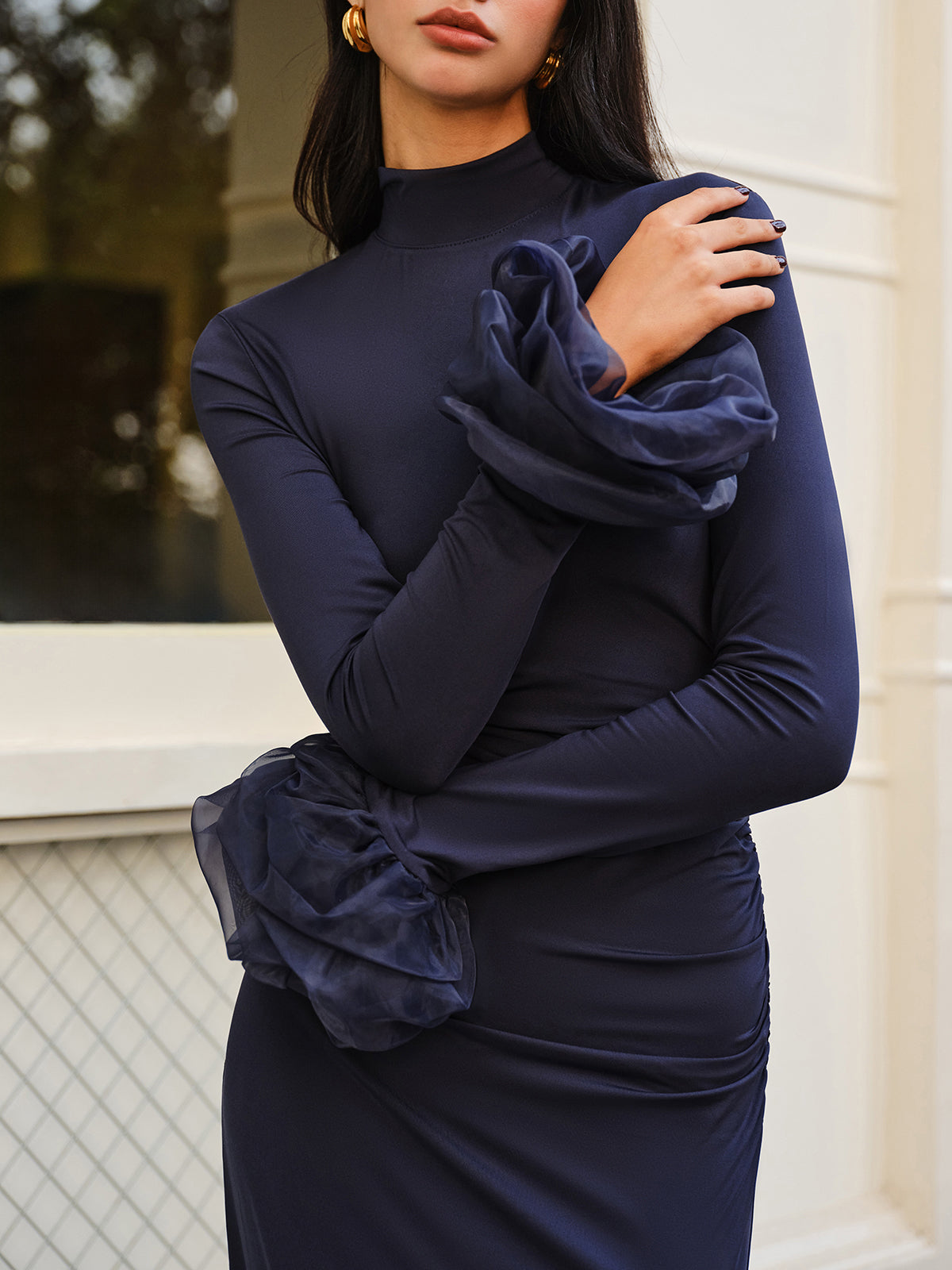 Zarif Fırfırlı Yırtmaçlı Jarse Uzun Elbise