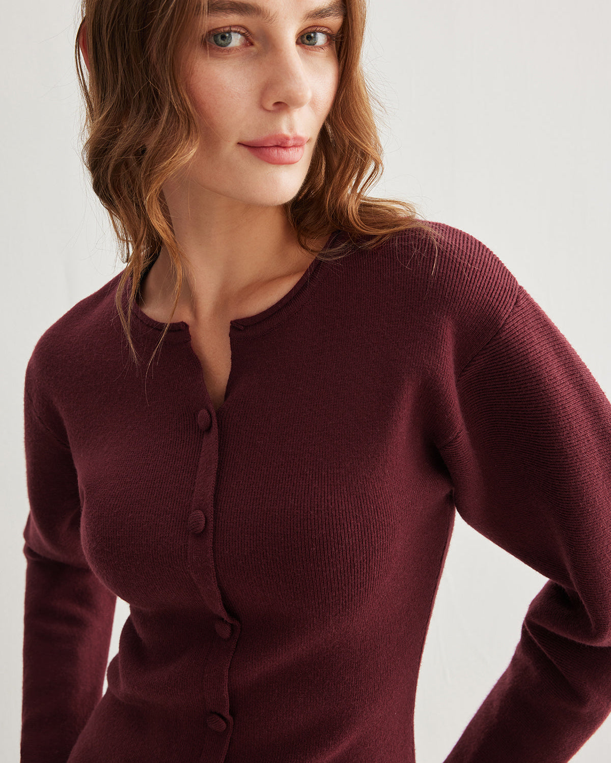 Ribanalı Düğme Detaylı Yırtmaçlı Kazak