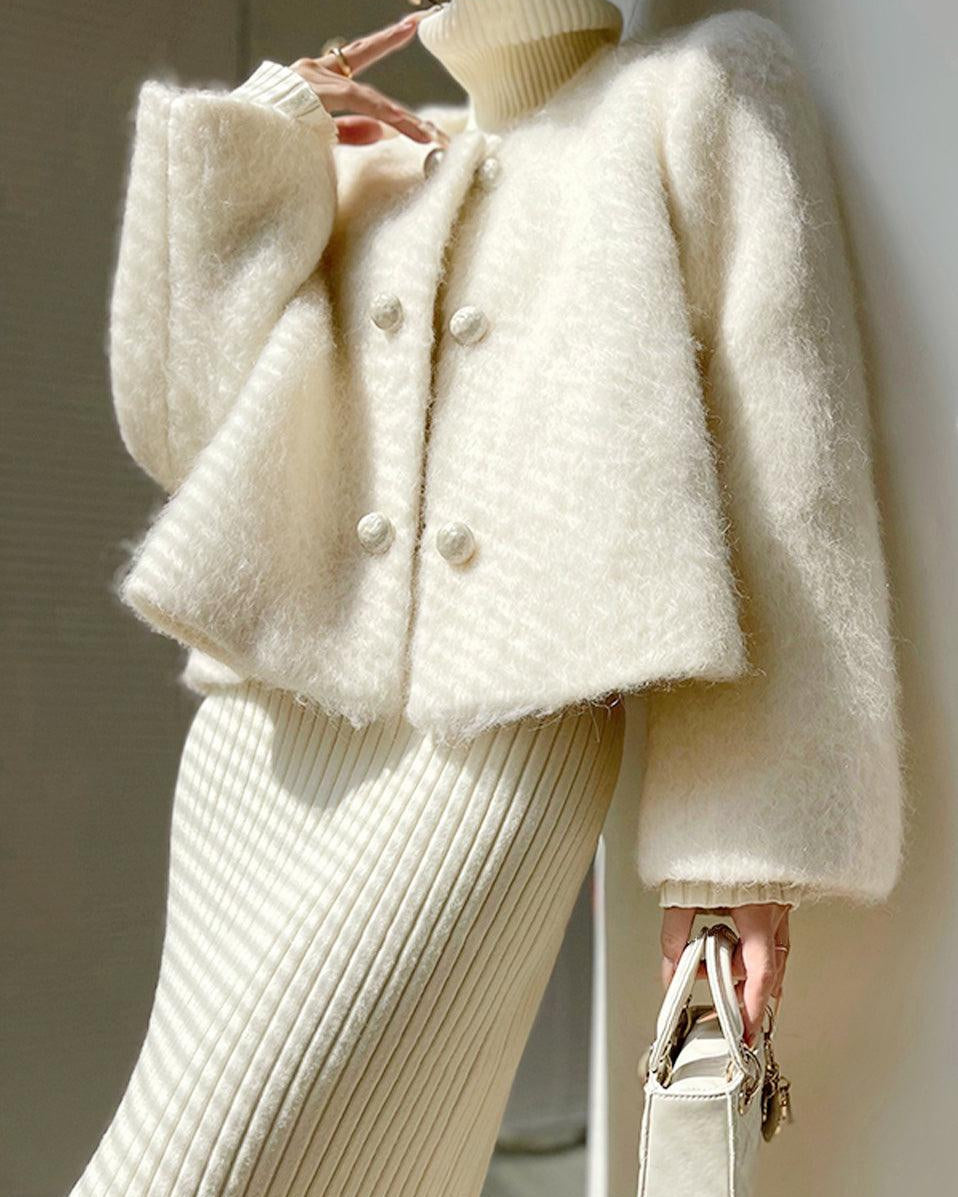 İnci Düğmeli Beyaz Yün Ceket