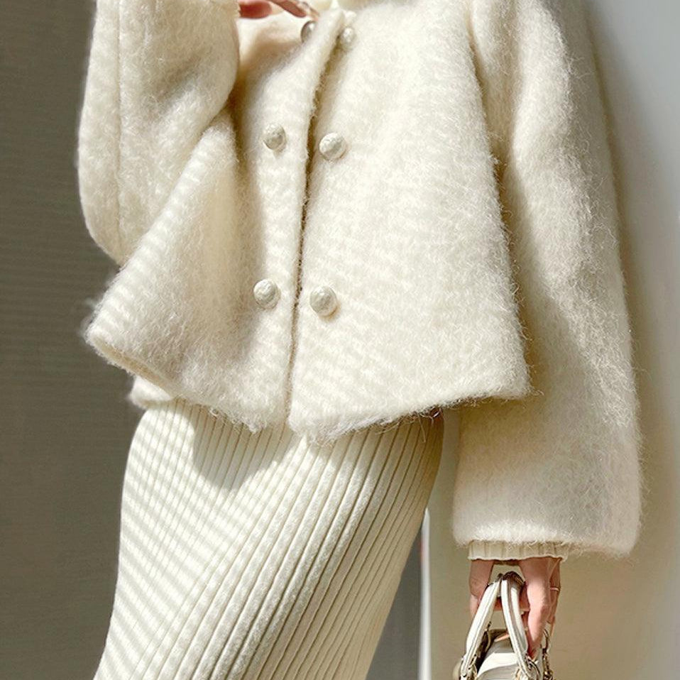 İnci Düğmeli Beyaz Yün Ceket