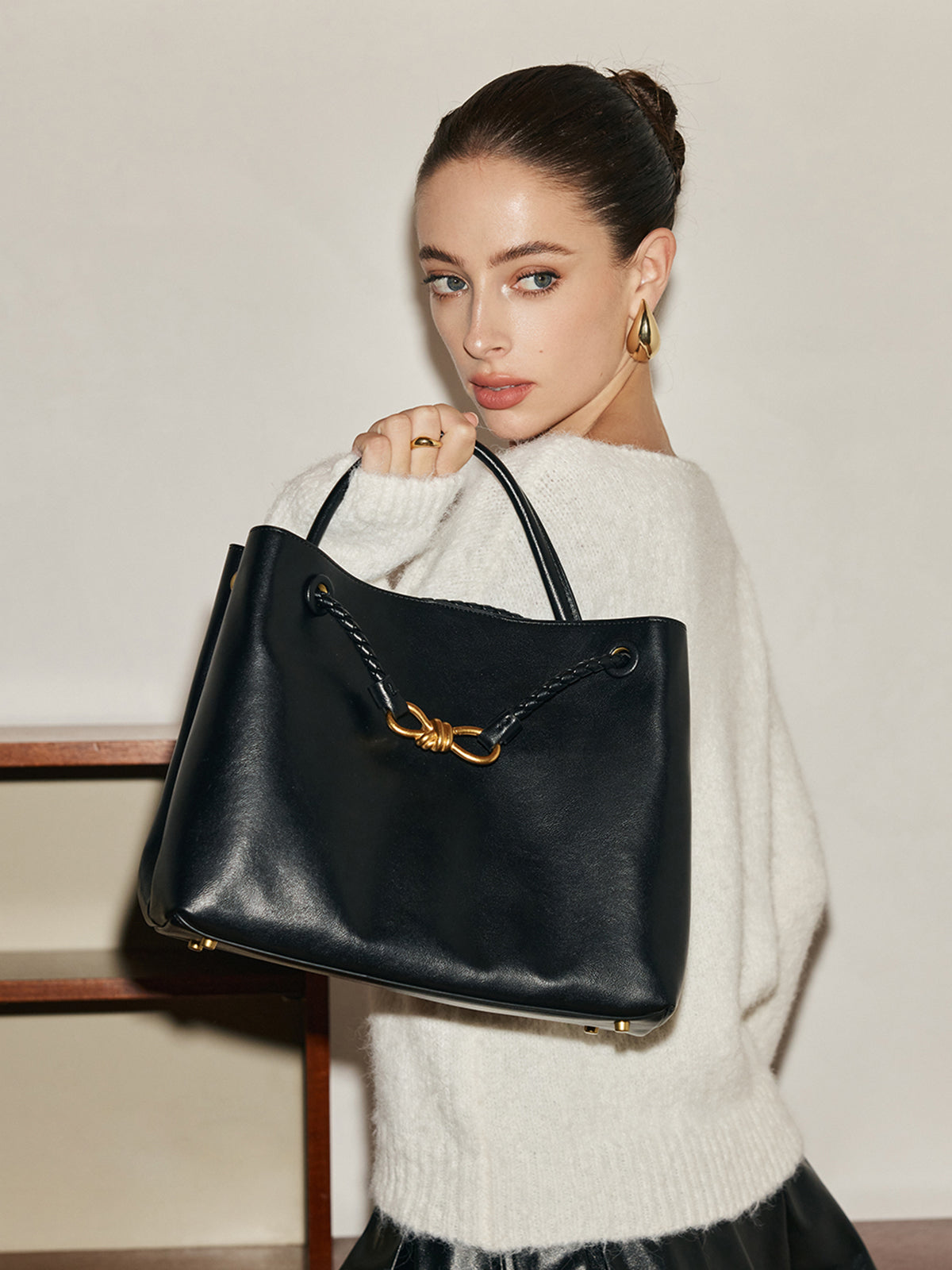 Fiyonk Detaylı Bölmeli El Çantası