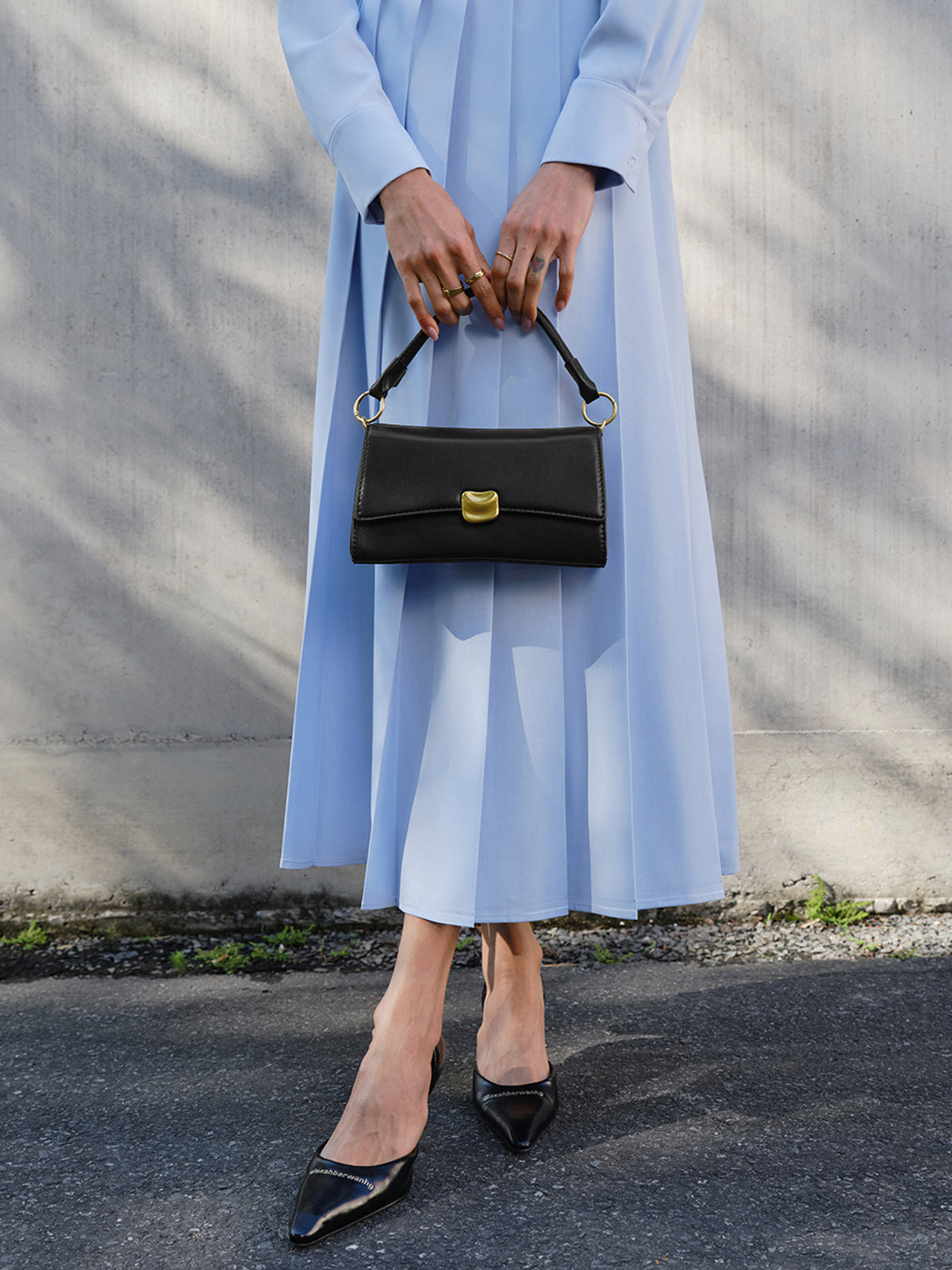 Kapaklı Baguette Koltuk Altı Çantası