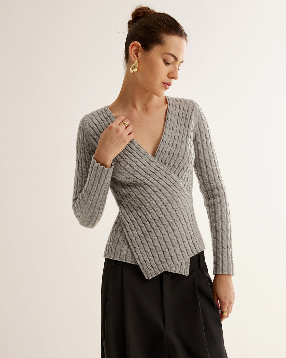 V Yaka Çapraz Detaylı Triko Üst