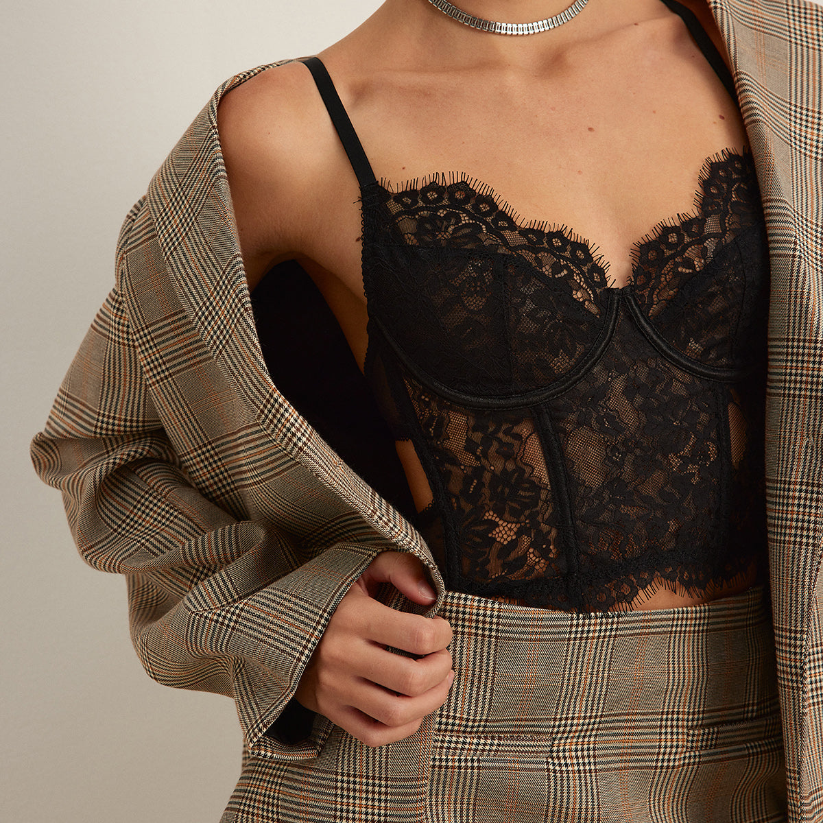 Dantel Detaylı Şeffaf Kısa Korsaj