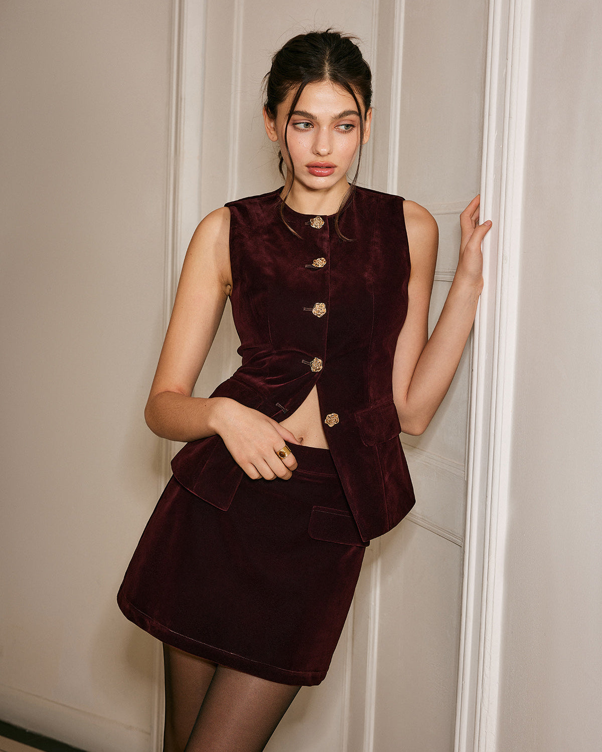 Metal Düğmeli Kadife Kuşaklı Yelek