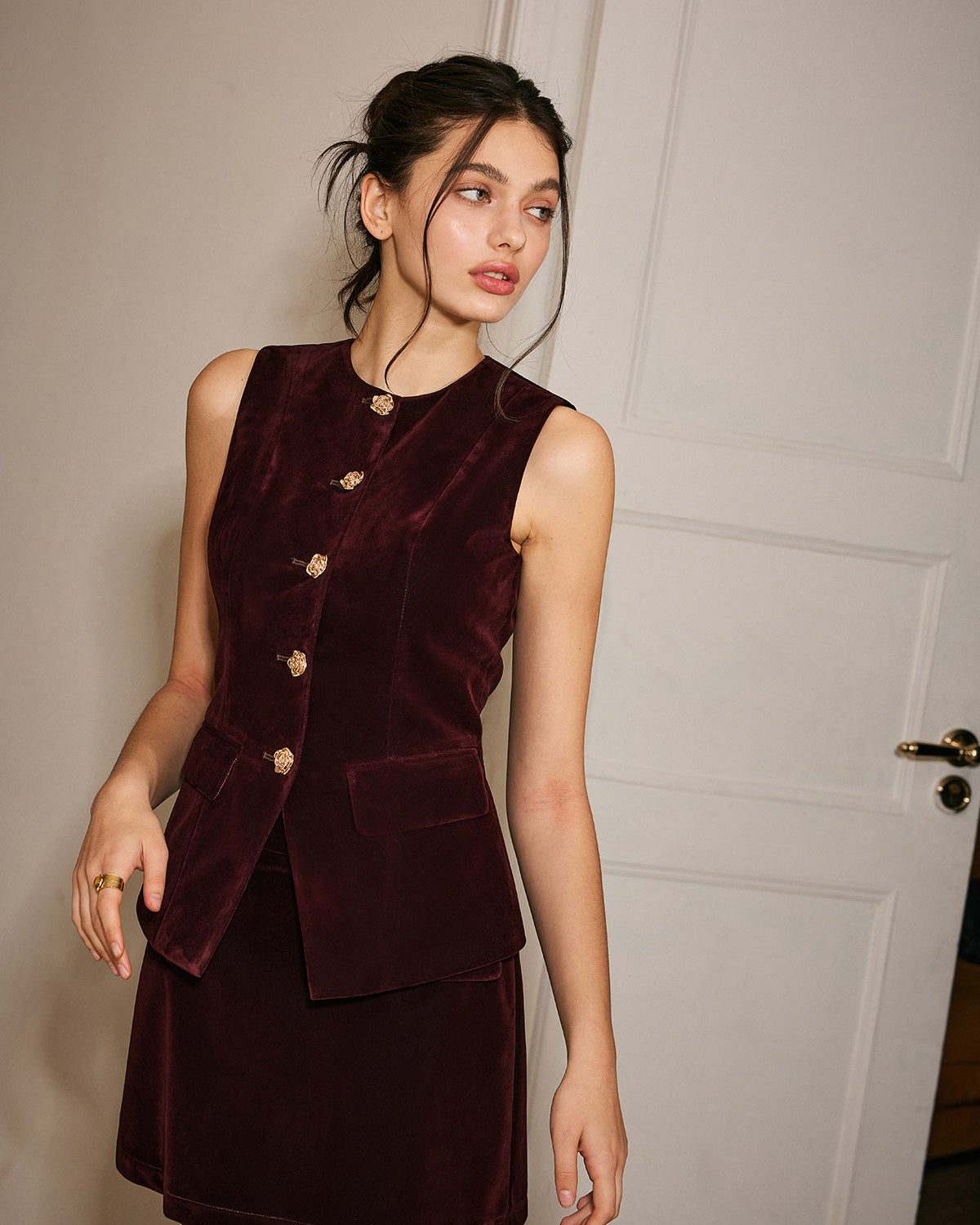 Metal Düğmeli Kadife Kuşaklı Yelek
