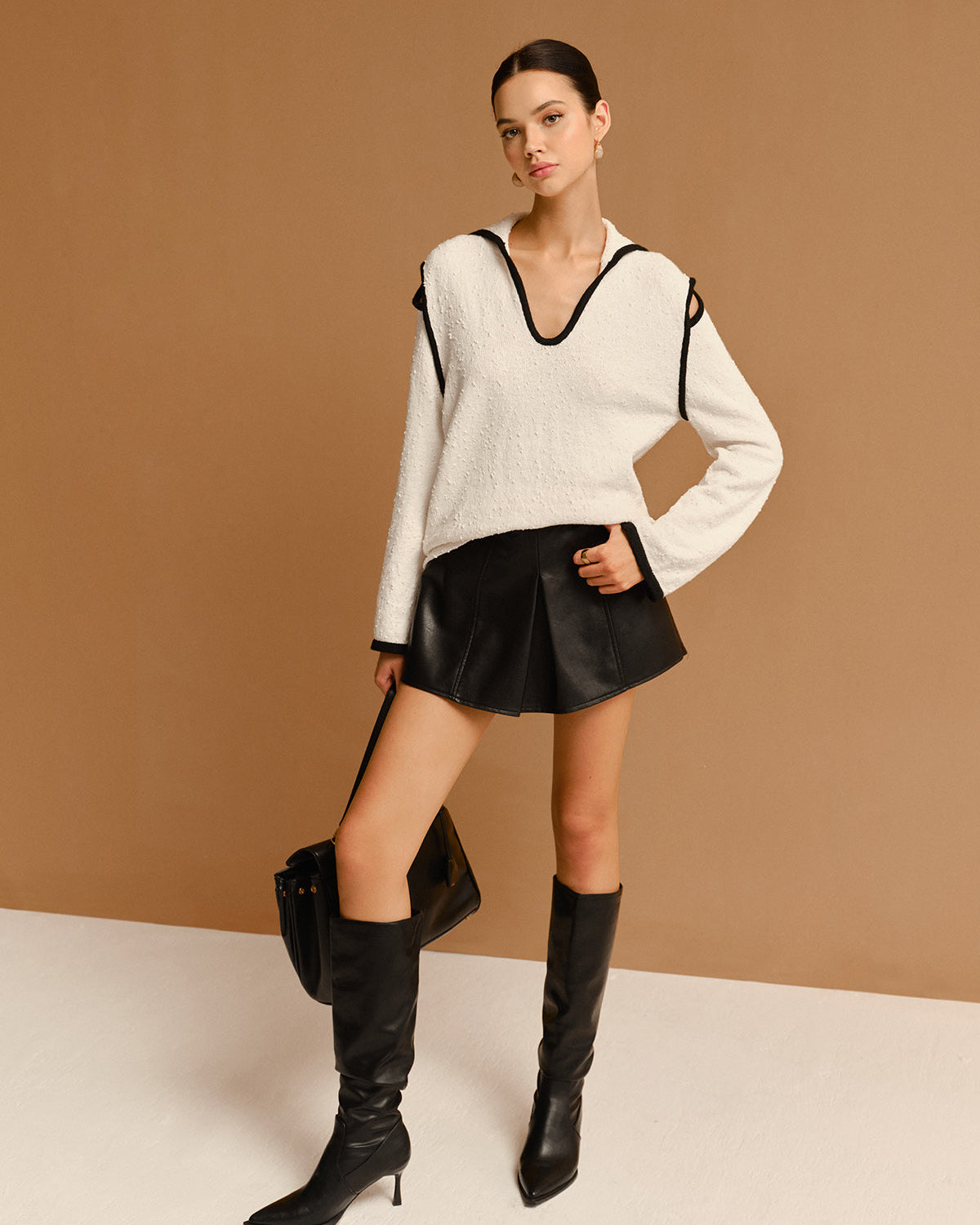 Kontrast Biyeli Kesik Detaylı Yaka Triko