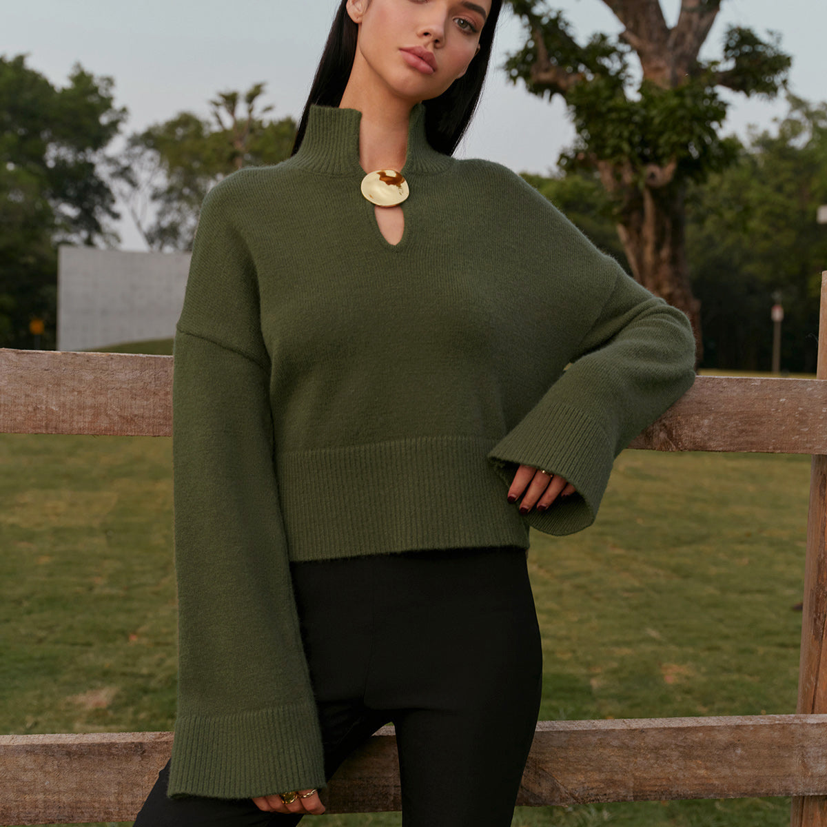 Yarım Balıkçı Yaka Metal Detaylı Kısa Triko Kazak