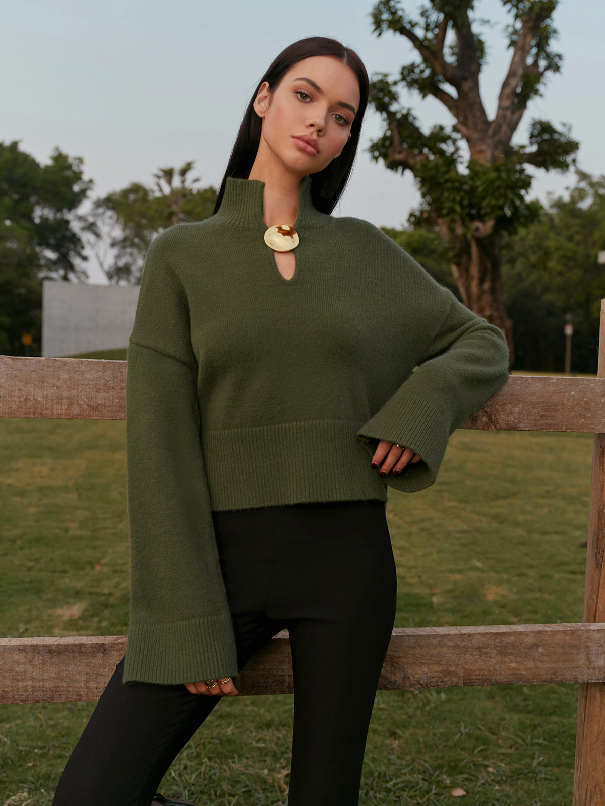 Yarım Balıkçı Yaka Metal Detaylı Kısa Triko Kazak