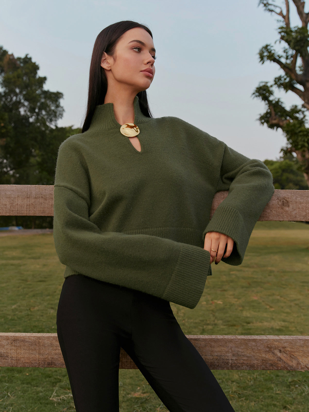 Yarım Balıkçı Yaka Metal Detaylı Kısa Triko Kazak