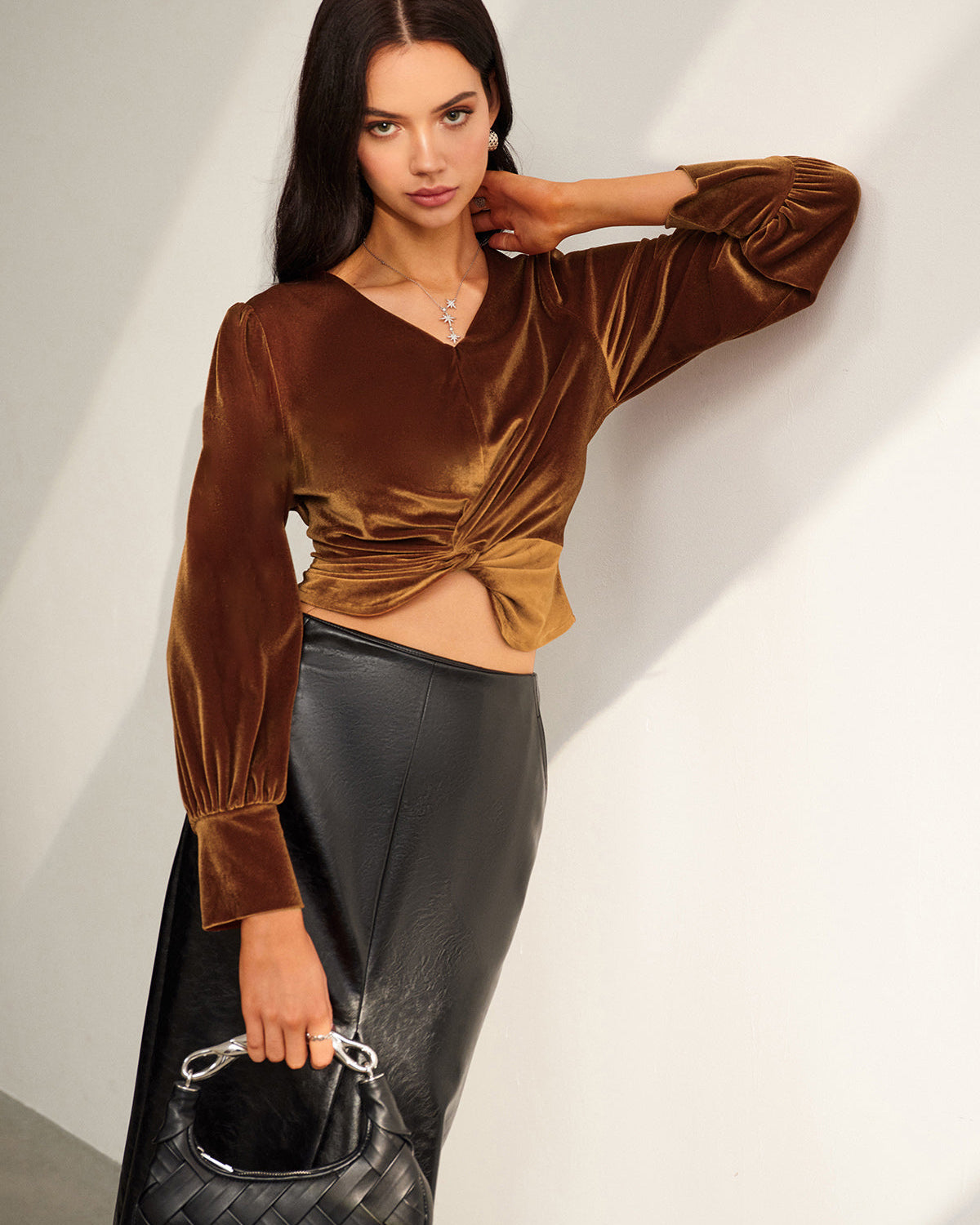 Dar Kesim Kadife Pileli Bluz