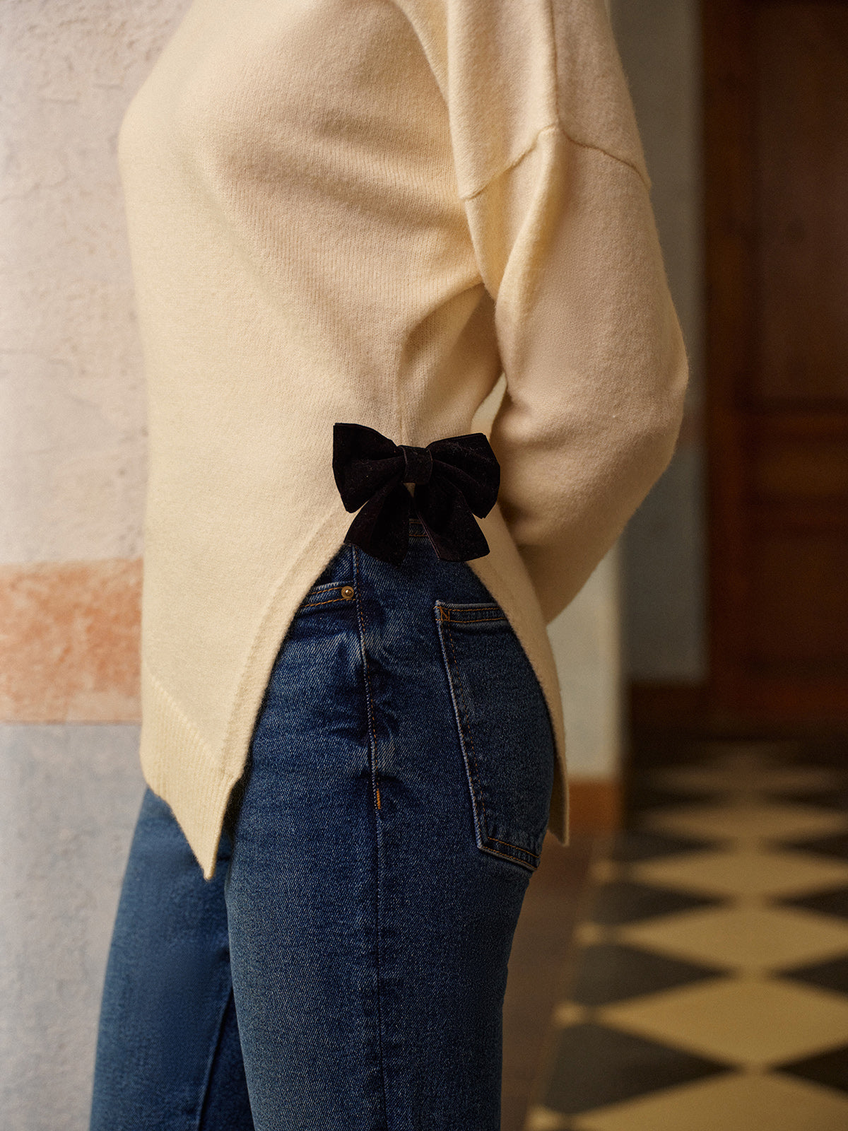 Fiyonk Detaylı Yüksek Esnek Yırtmaçlı Triko Kazak