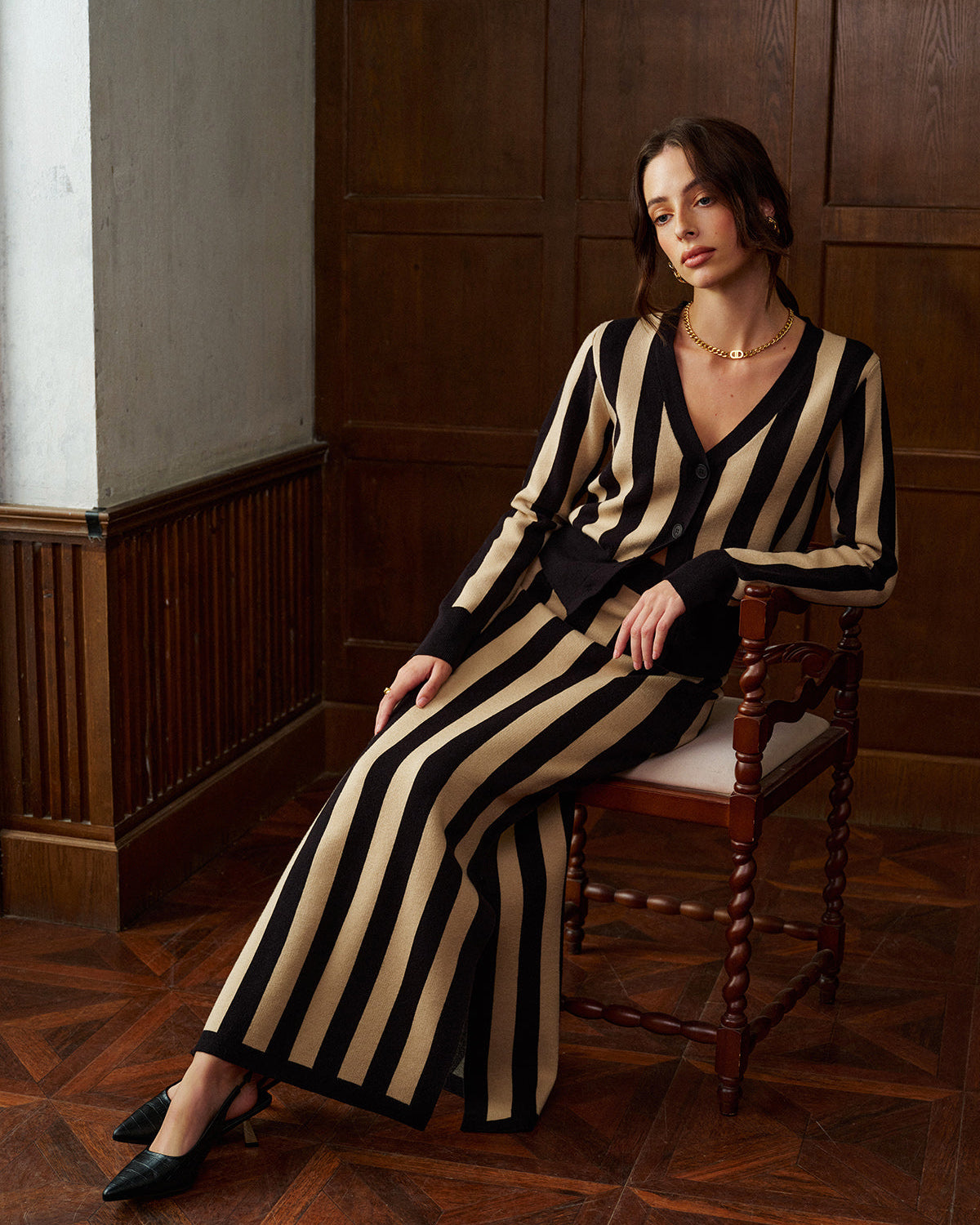 Çift Renkli Çizgili V Yaka Düğmeli Triko Etek Takımı