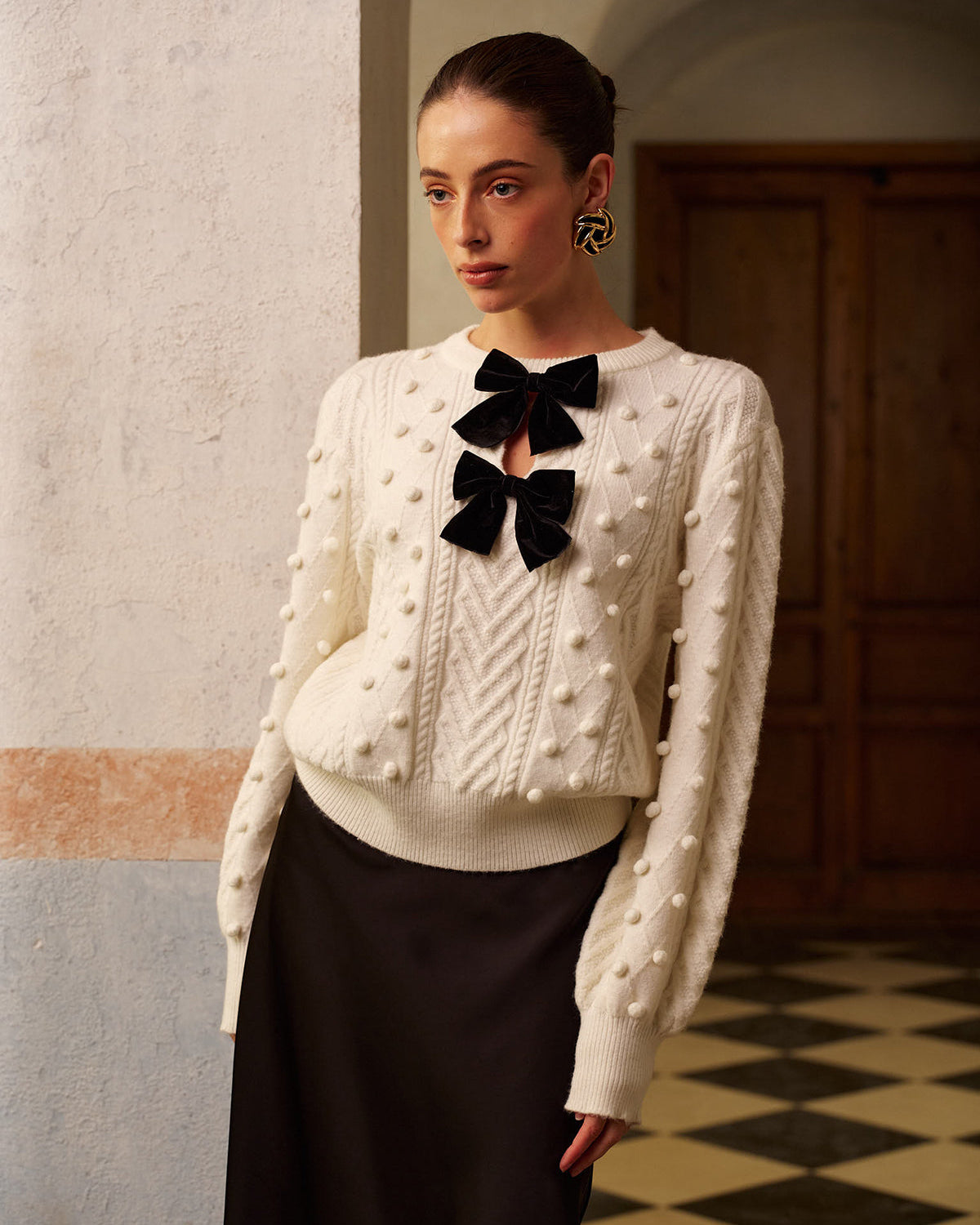 Önü Fiyonklu Örgü Top Dekorlu Kazak