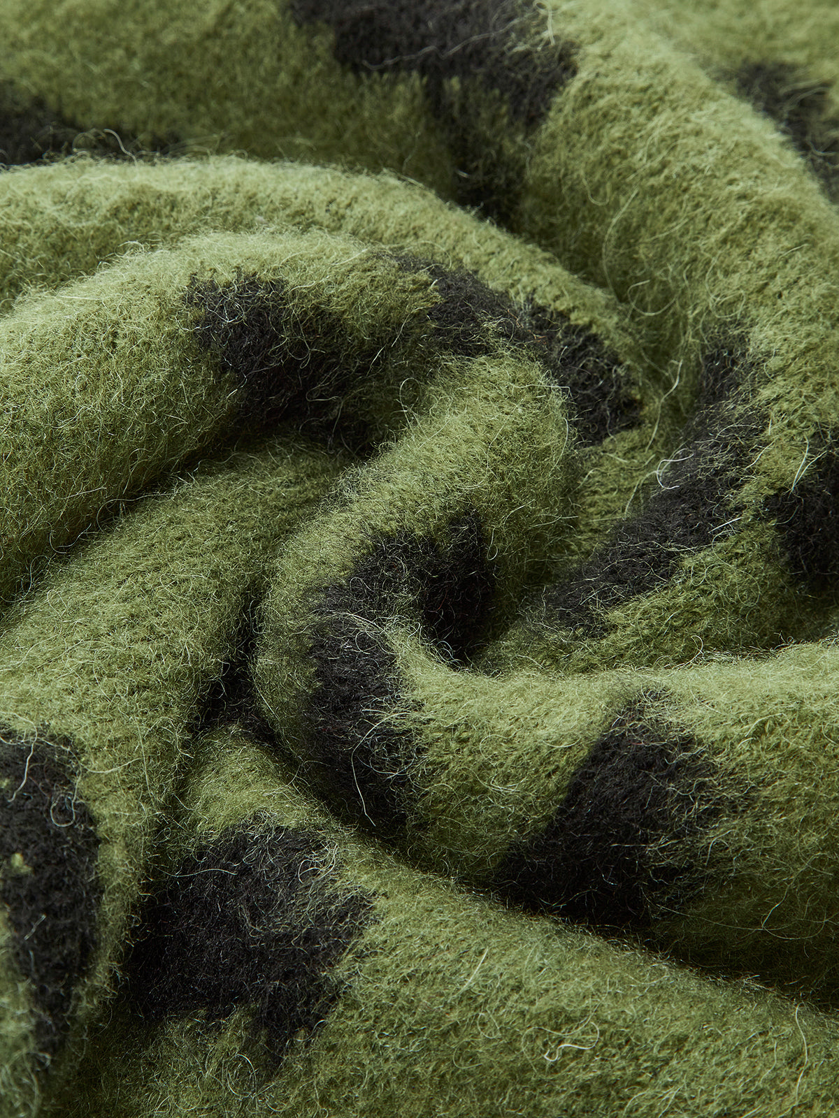 Yün Karışımlı Leopar Desenli Tüylü Kazak