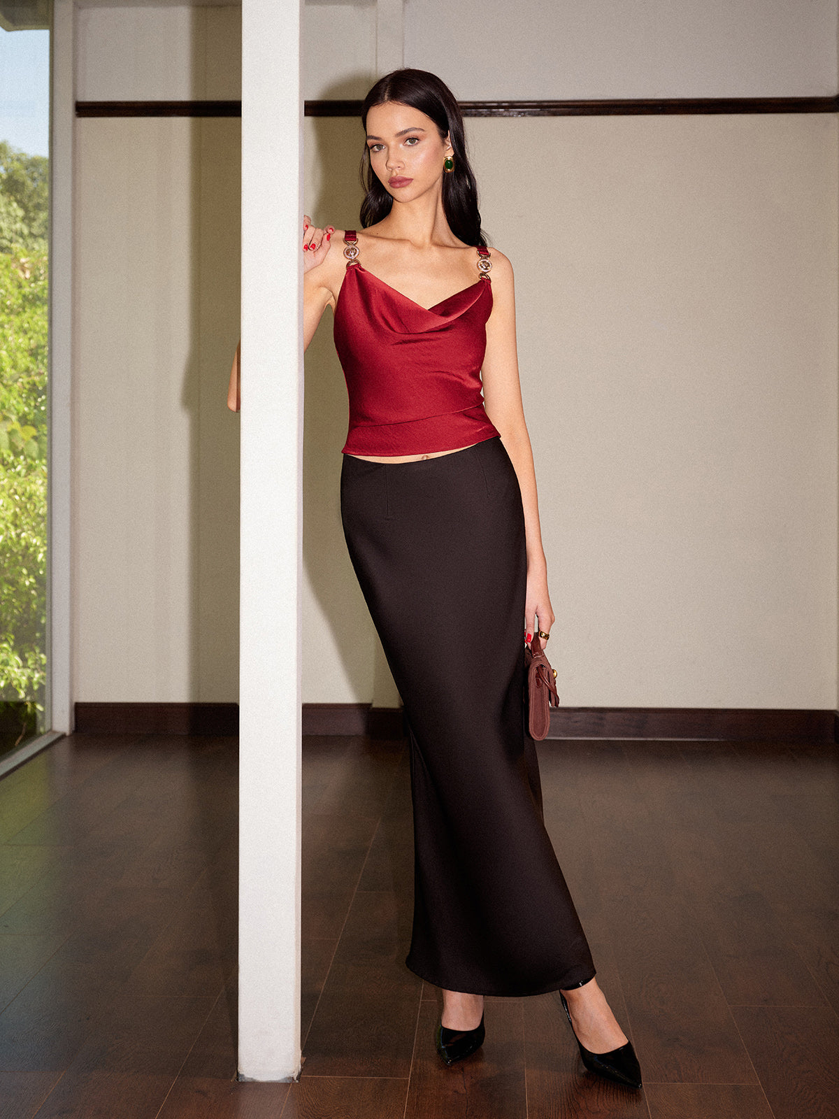 Drapeli Yaka Metal Detaylı Saten Atlet Bluz