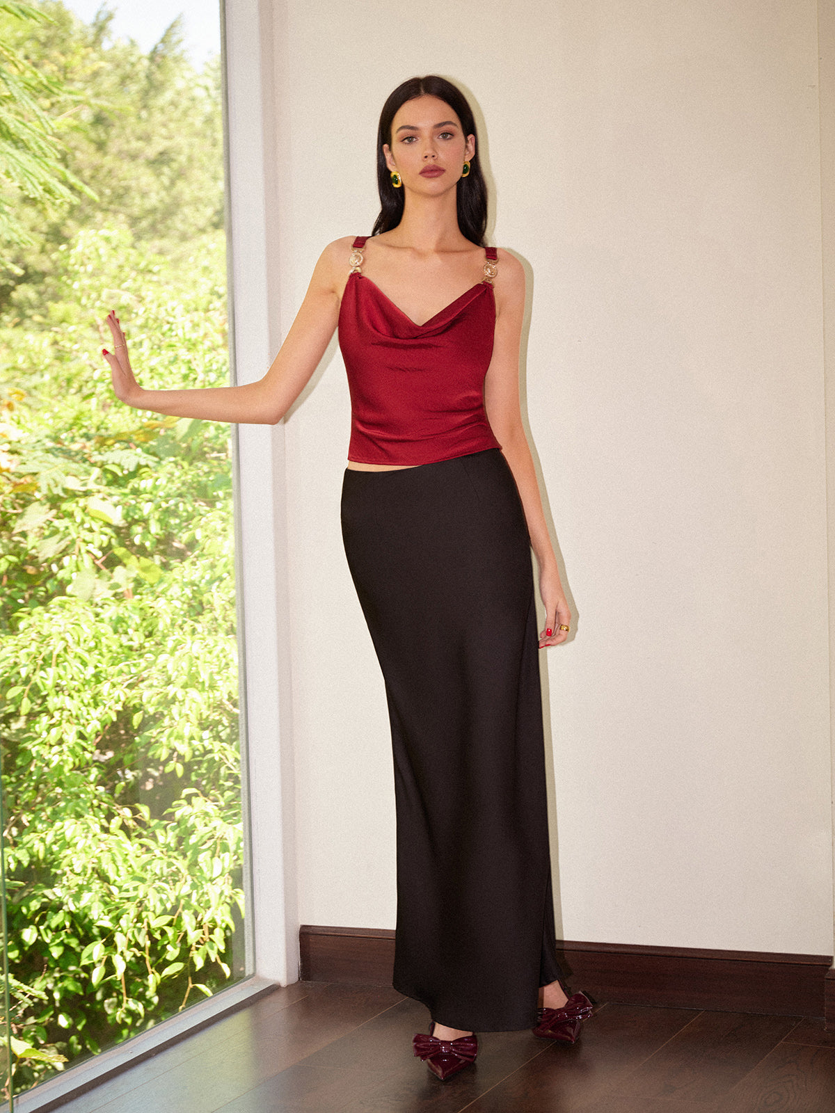 Drapeli Yaka Metal Detaylı Saten Atlet Bluz