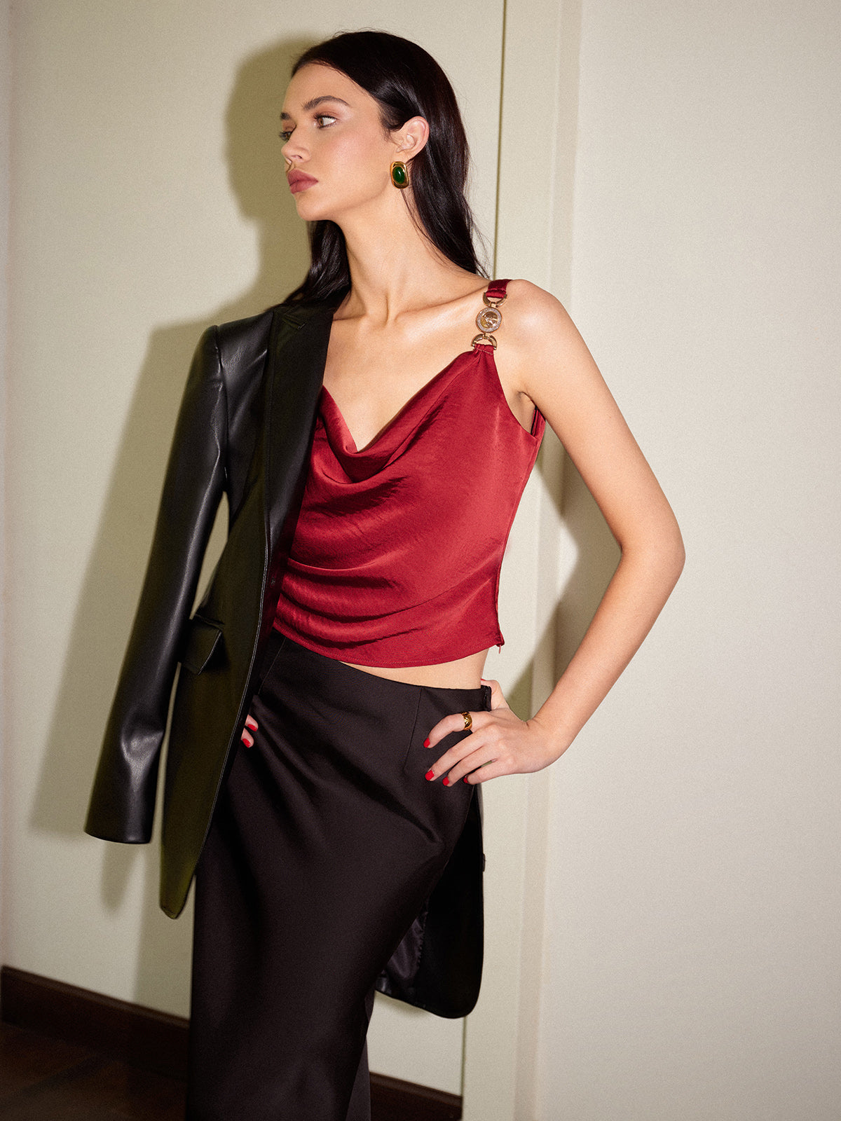 Drapeli Yaka Metal Detaylı Saten Atlet Bluz