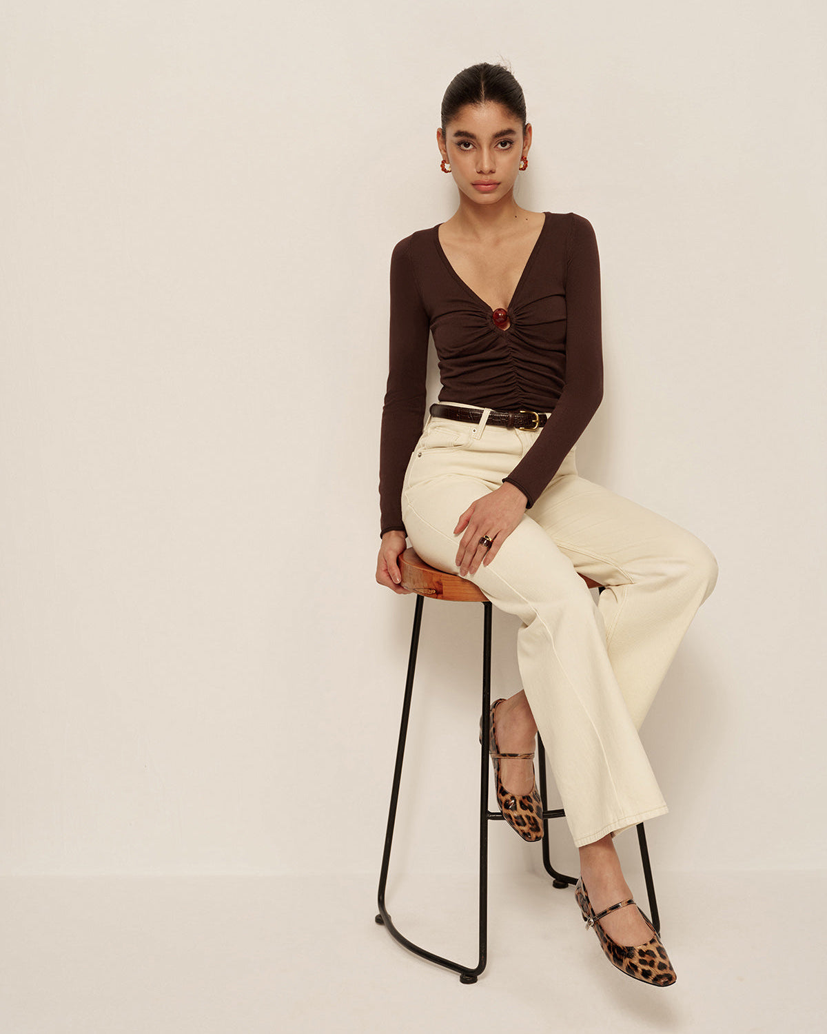 V Yaka Dekolteli Pileli Dar Kesim Triko Bluz