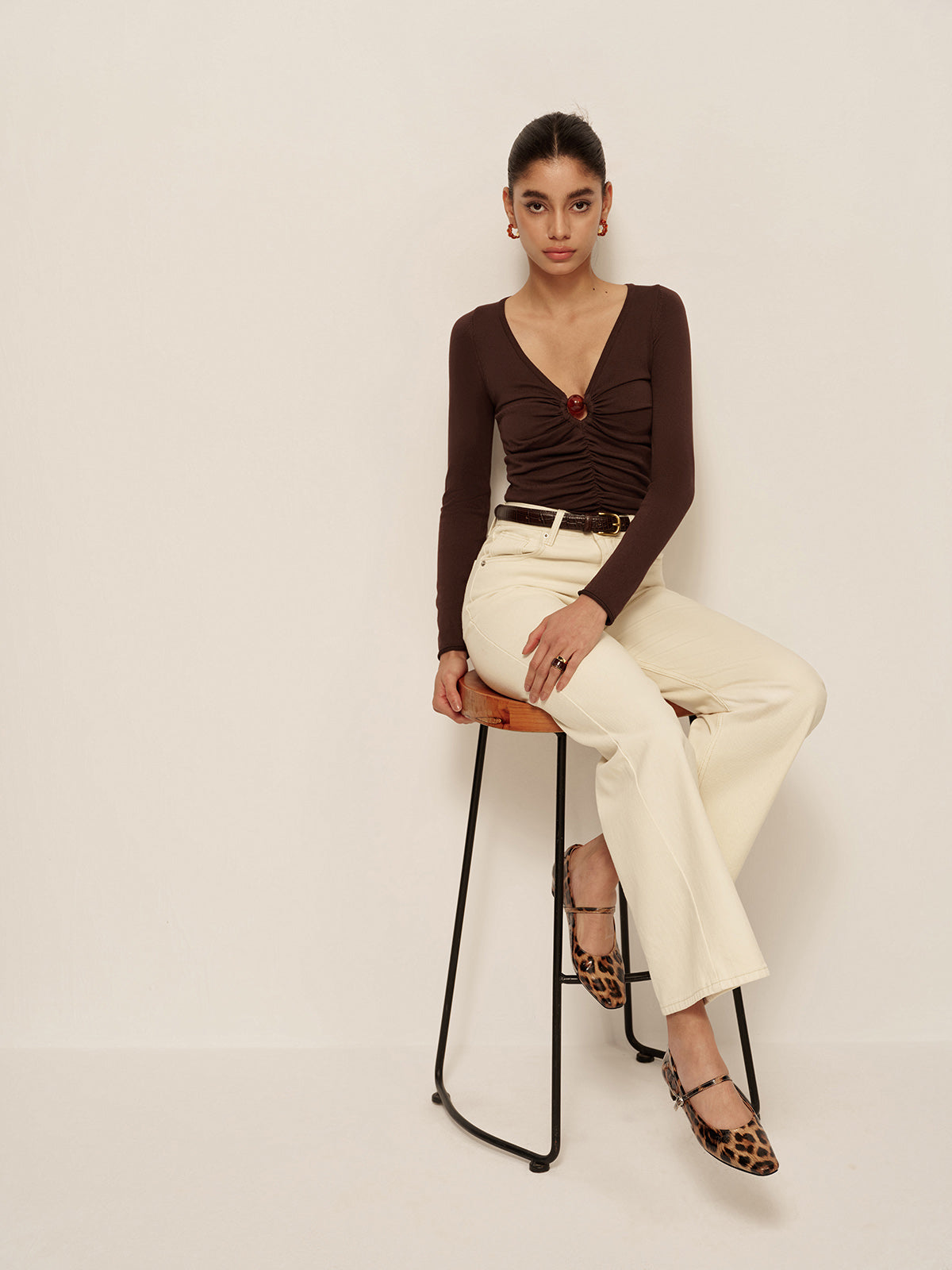 V Yaka Dekolteli Pileli Dar Kesim Triko Bluz