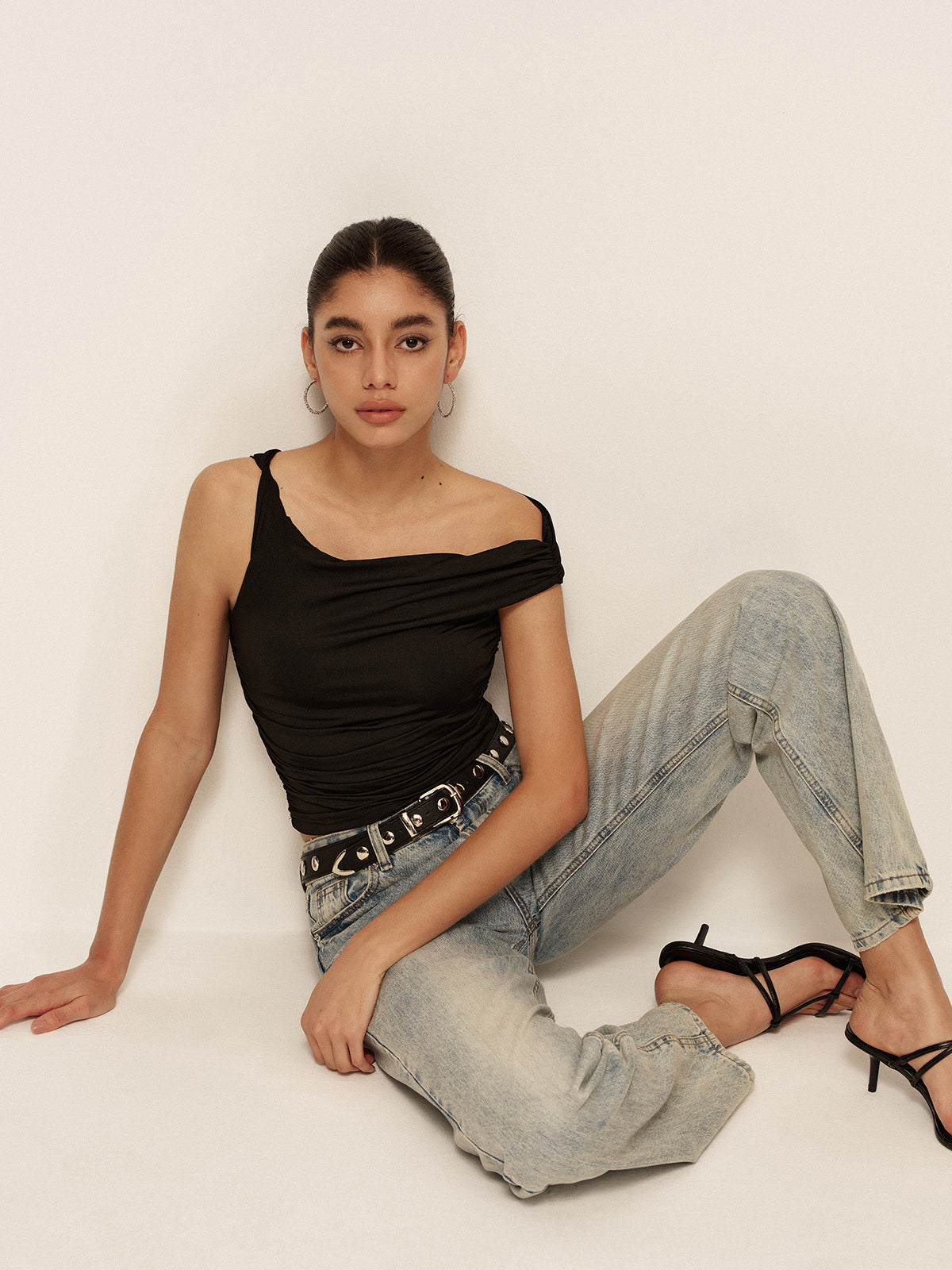 Asimetrik Yaka Pileli Bluz