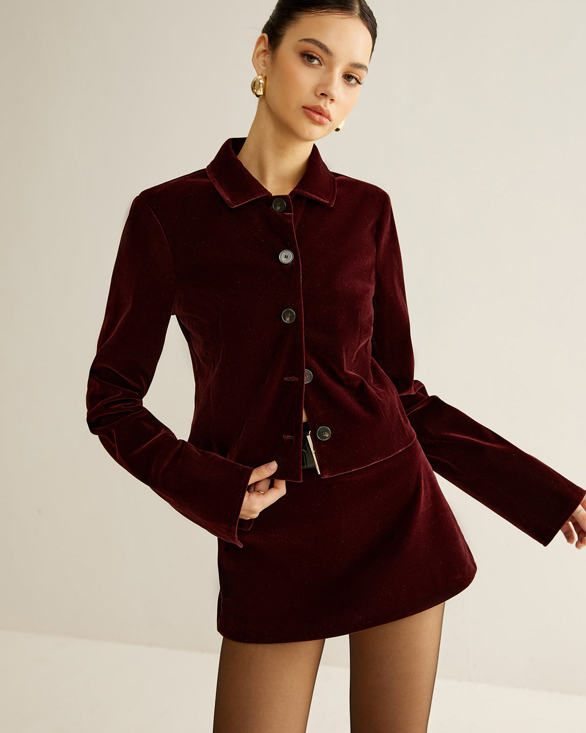 Kadife Yaka Detaylı Kısa Blazer Ceket