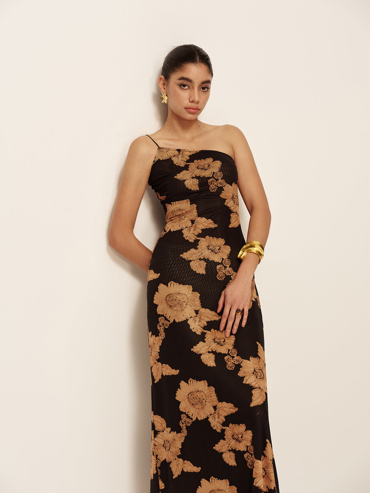 Asimetrik Omuz Dekolteli Desenli Elbise