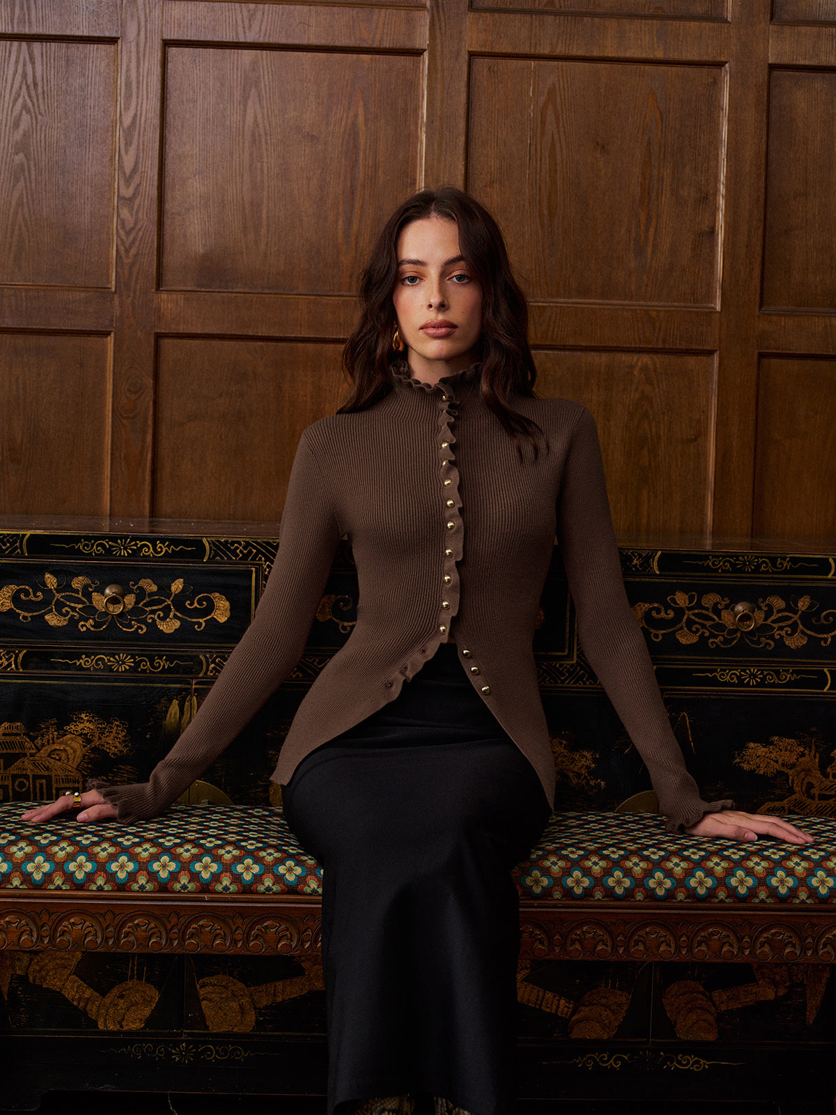 Kıvırık Kenar Metal Düğmeli Yırtmaçlı Hırka