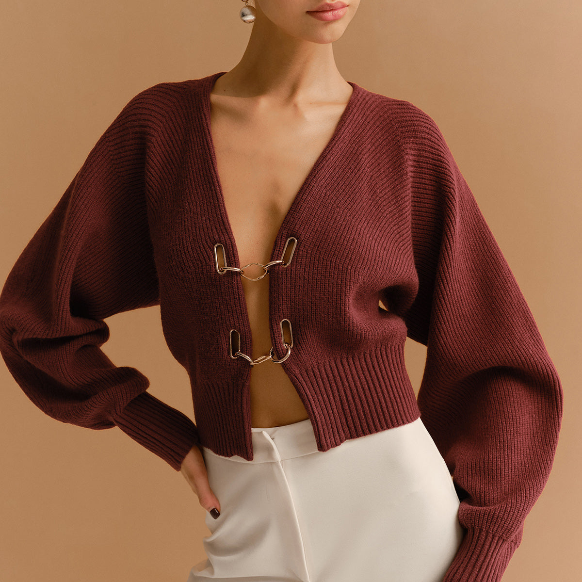 Kuzu Kolu Metal Detaylı Kısa Hırka