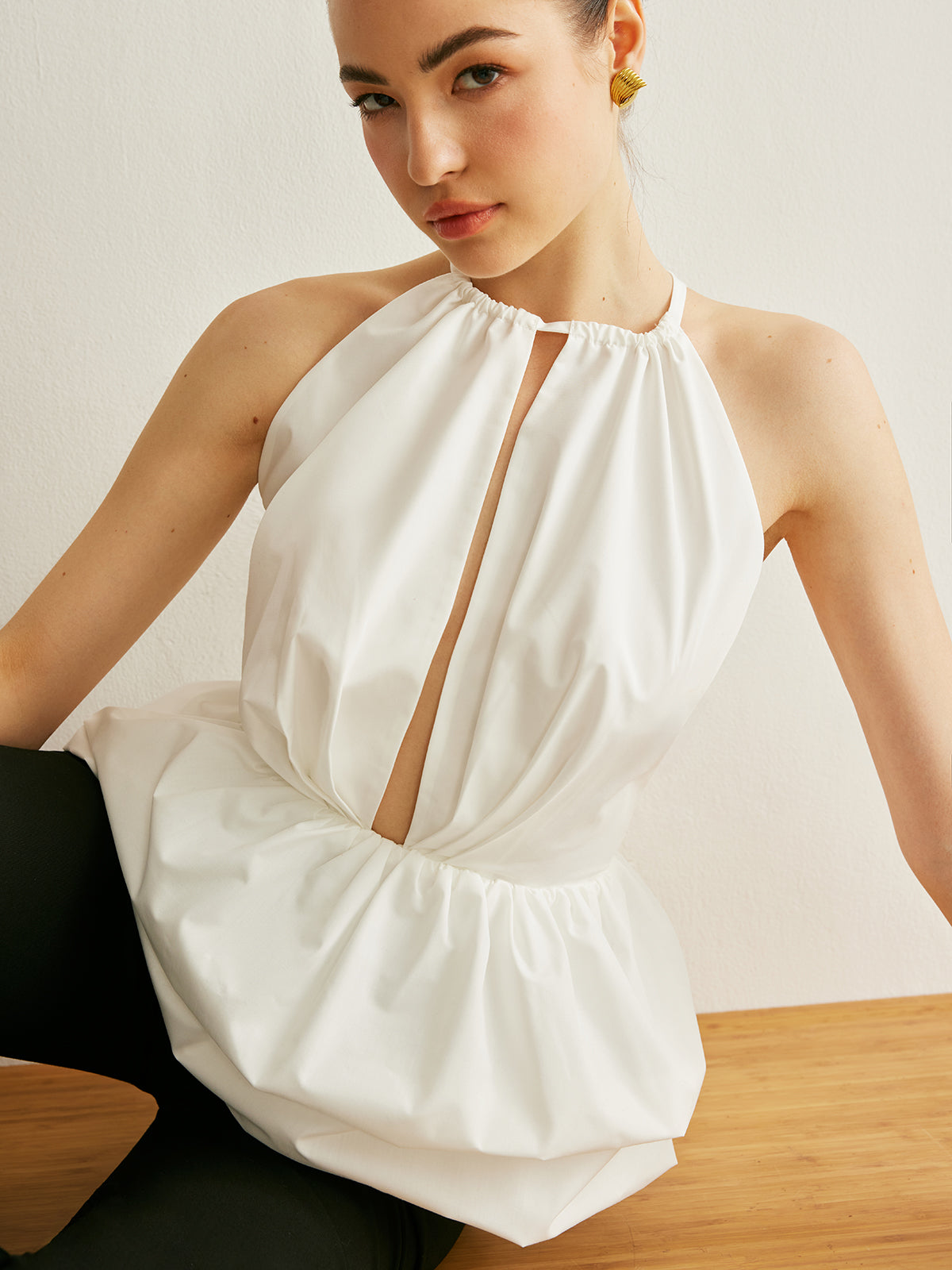 Anahtar Delikli Yaka Peplum Bluz