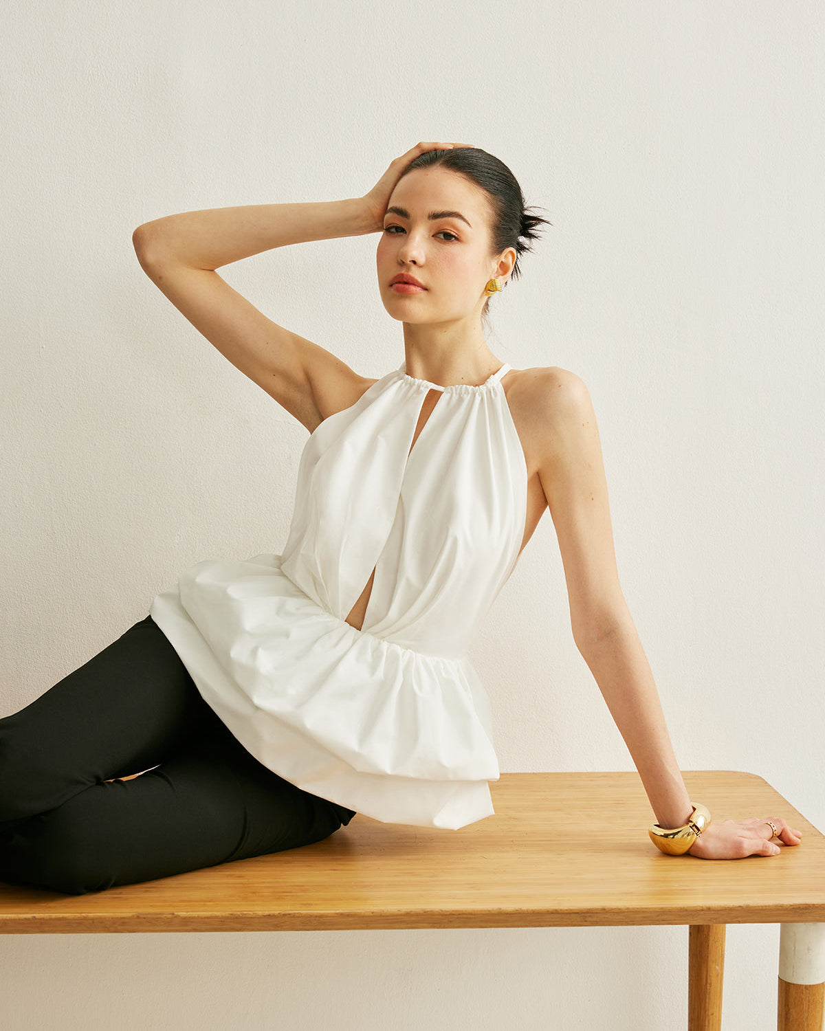 Anahtar Delikli Yaka Peplum Bluz