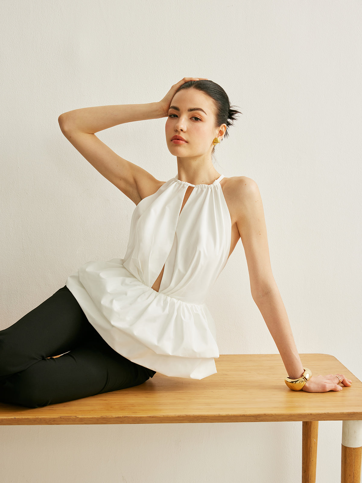 Anahtar Delikli Yaka Peplum Bluz