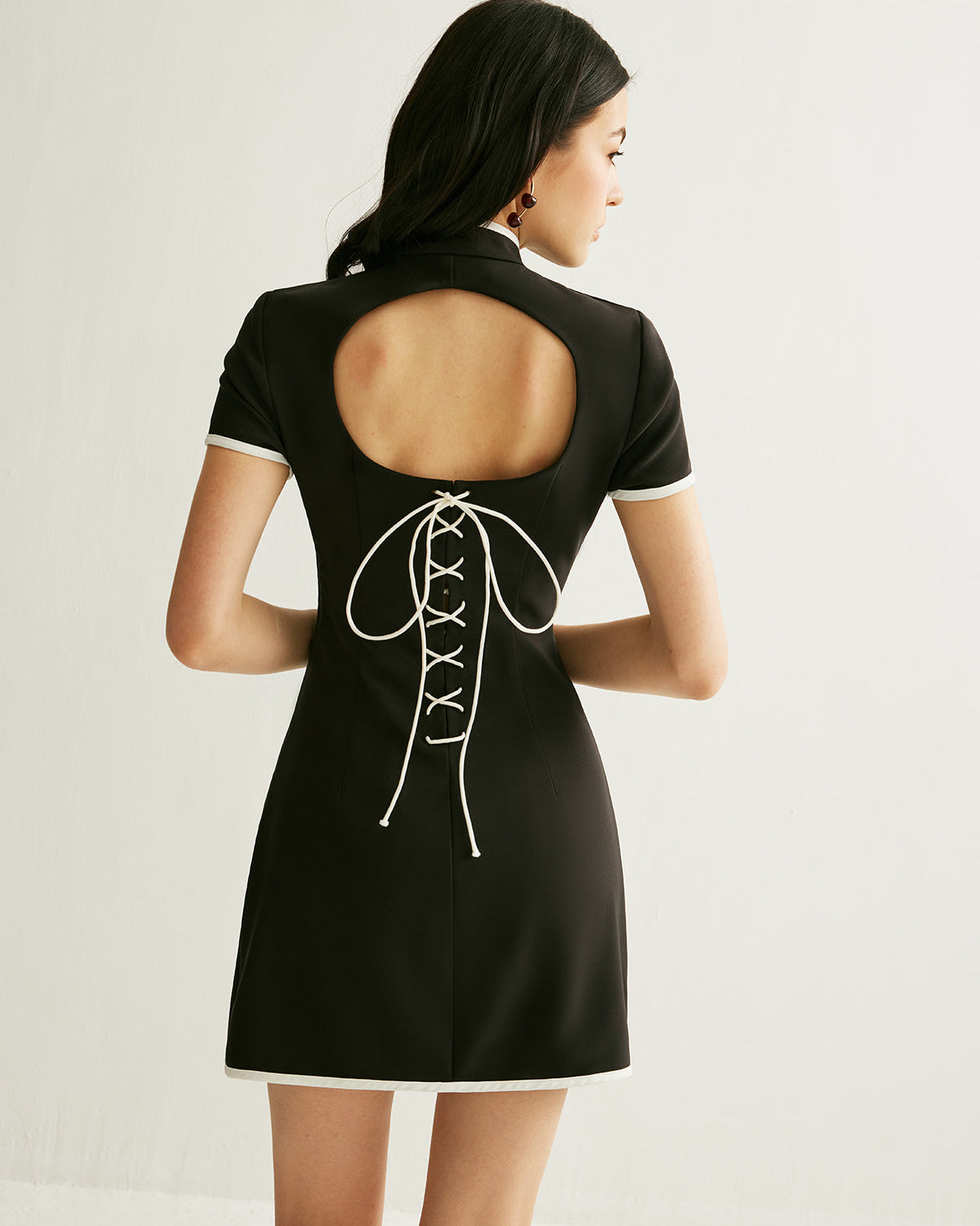 Renk Bloklu Kesik Detaylı Büzgülü Elbise