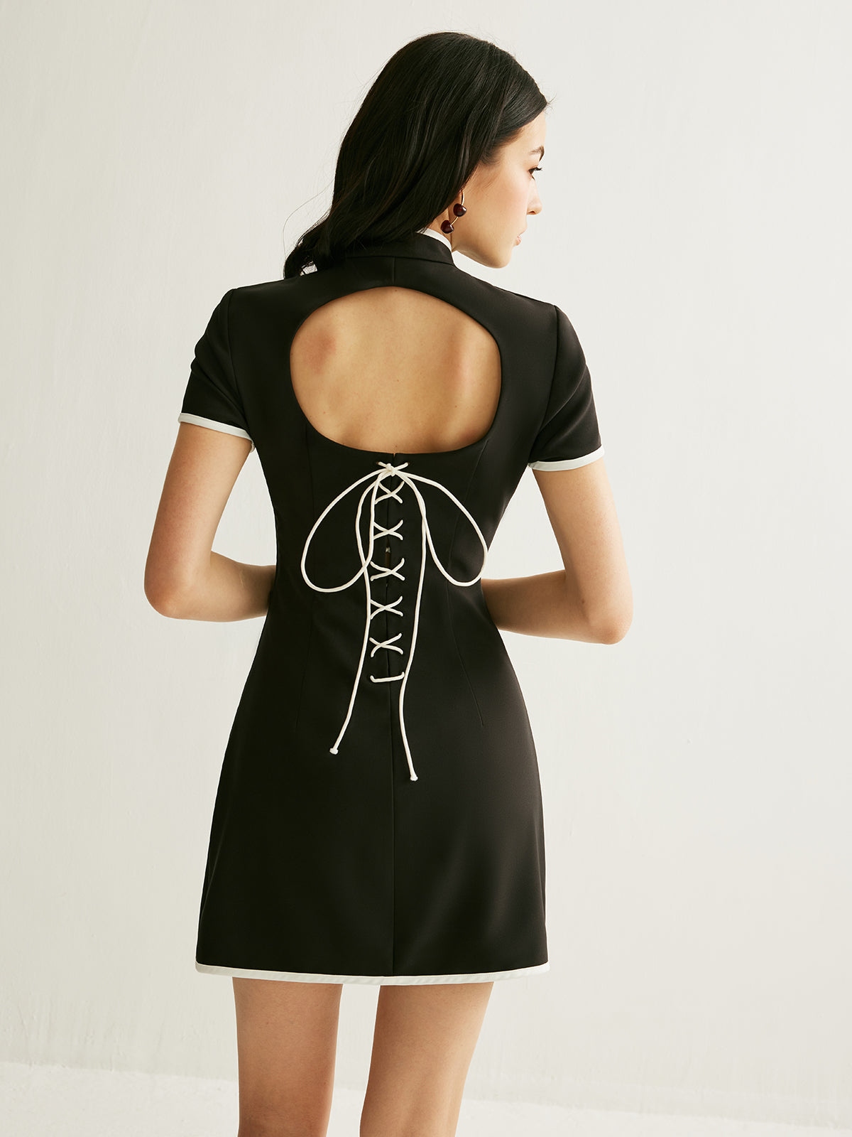 Renk Bloklu Kesik Detaylı Büzgülü Elbise